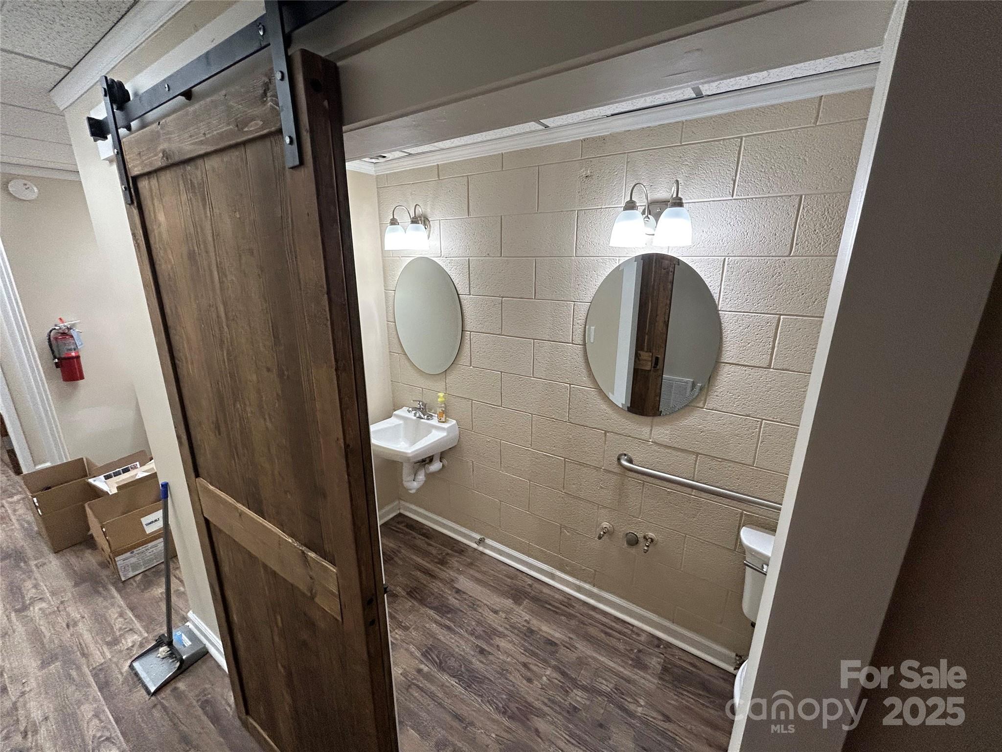 811 W Warren Street Property Photo 5