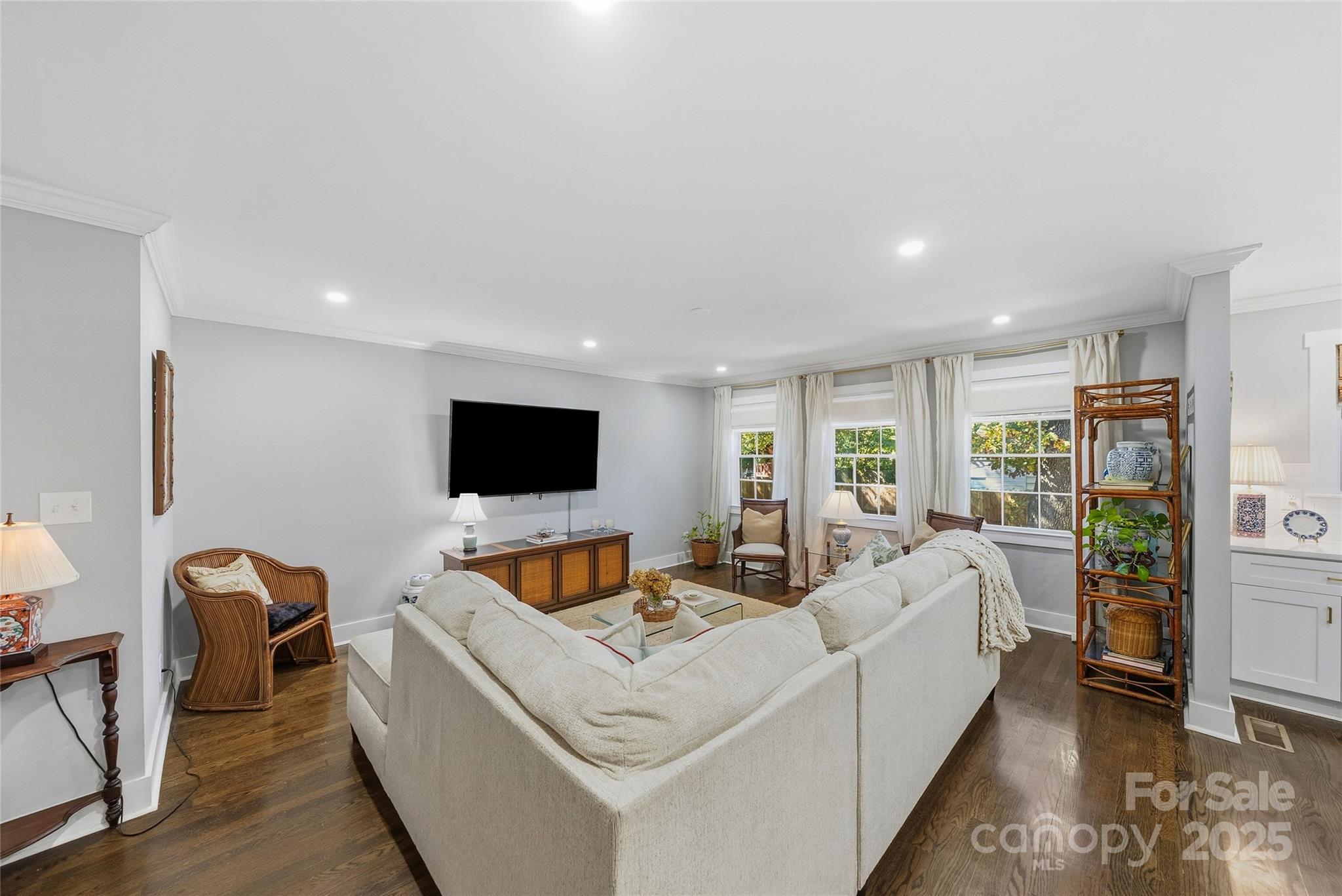 3715 Castlerock Drive Property Photo 5