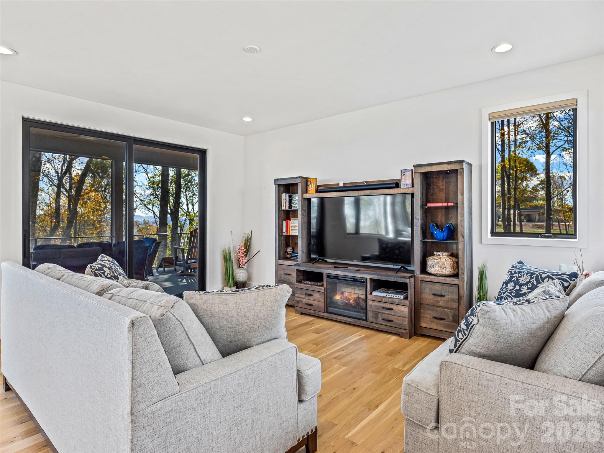 15 Laurel Ledge Way Property Photo 8