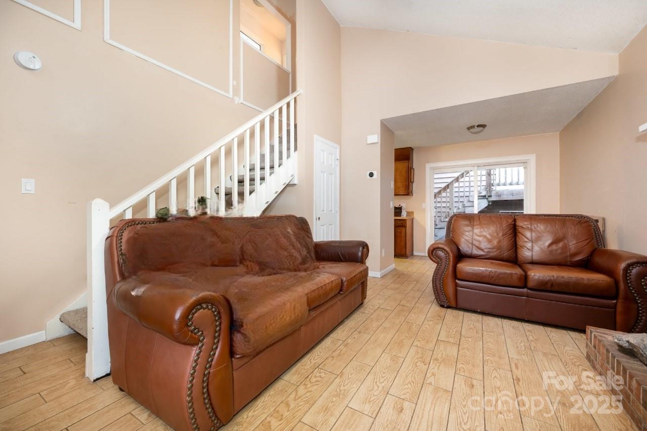 6013 Tall Tree Lane Property Photo 3