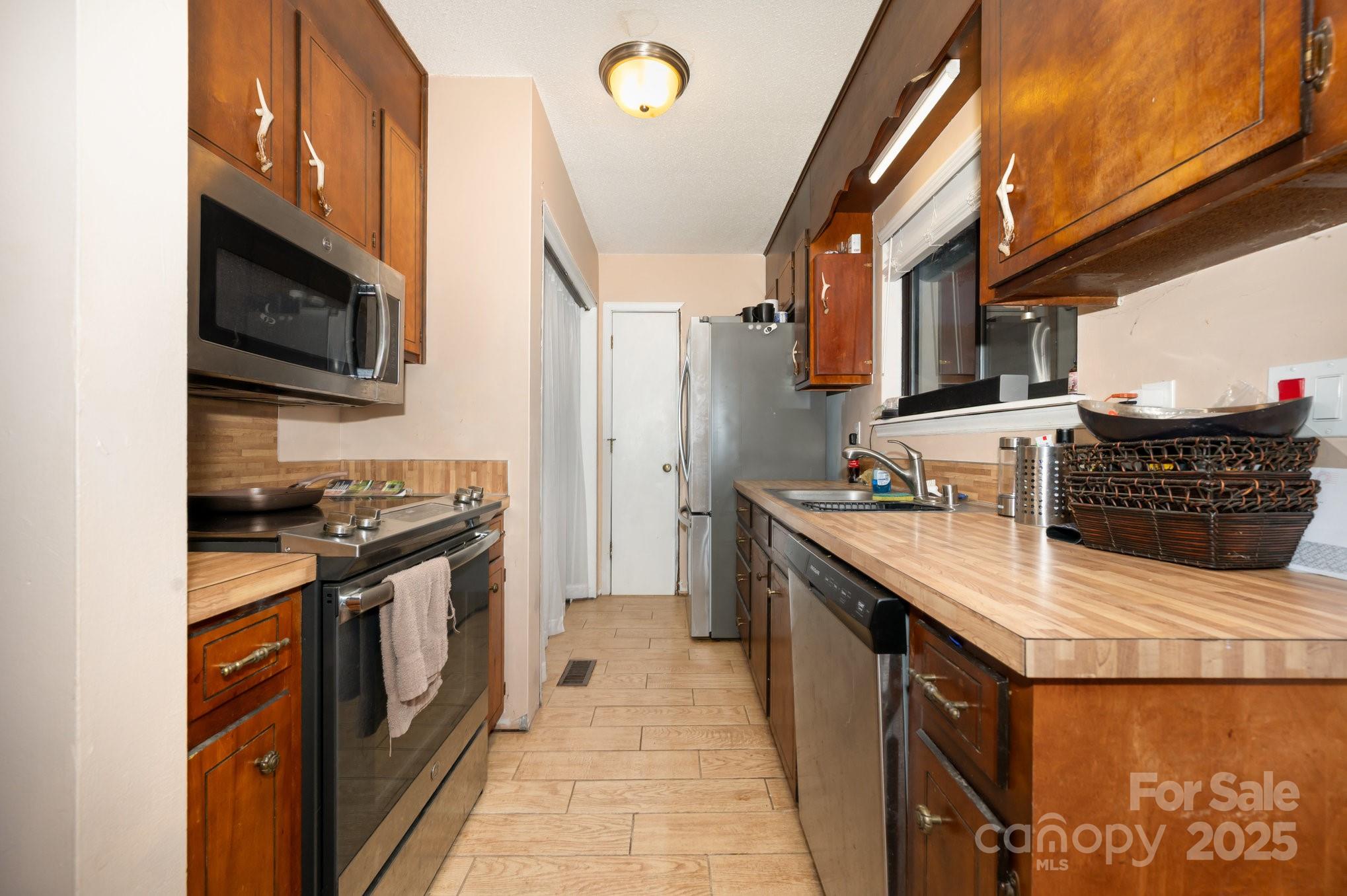 6013 Tall Tree Lane Property Photo 12