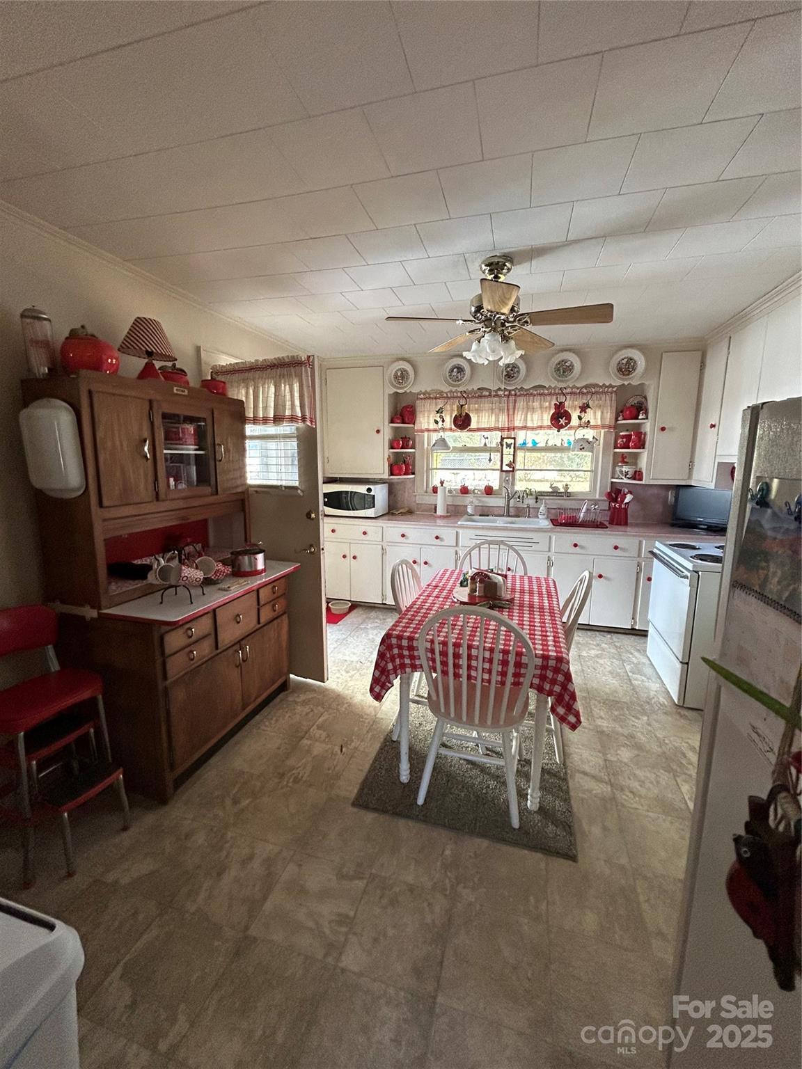 614 Smith Street Property Photo 4