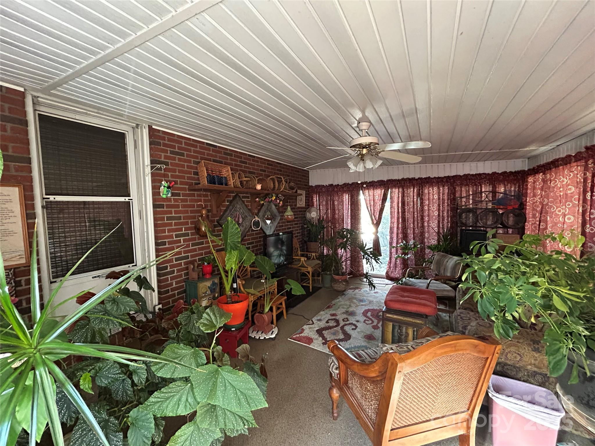 614 Smith Street Property Photo 6