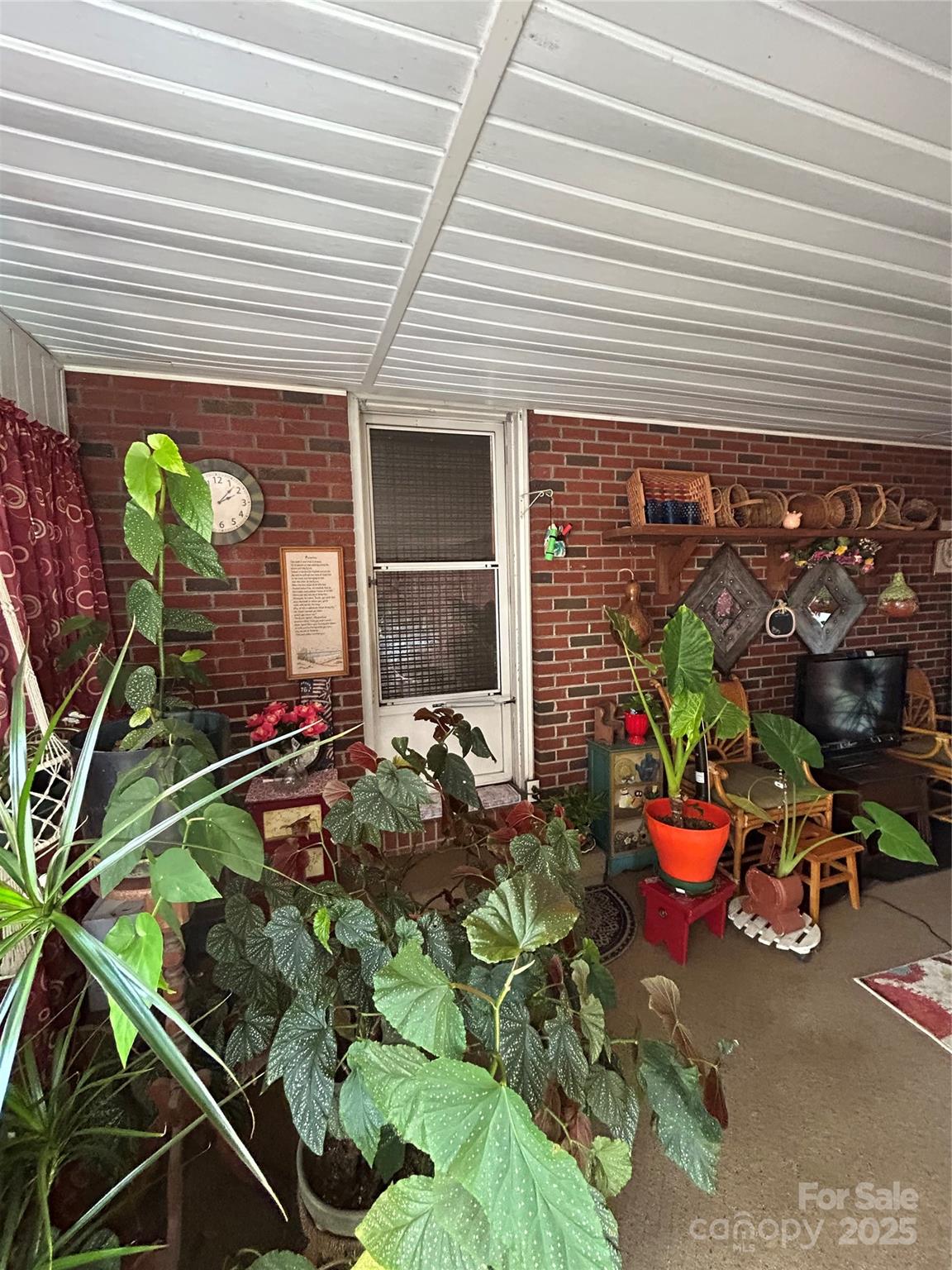 614 Smith Street Property Photo 7