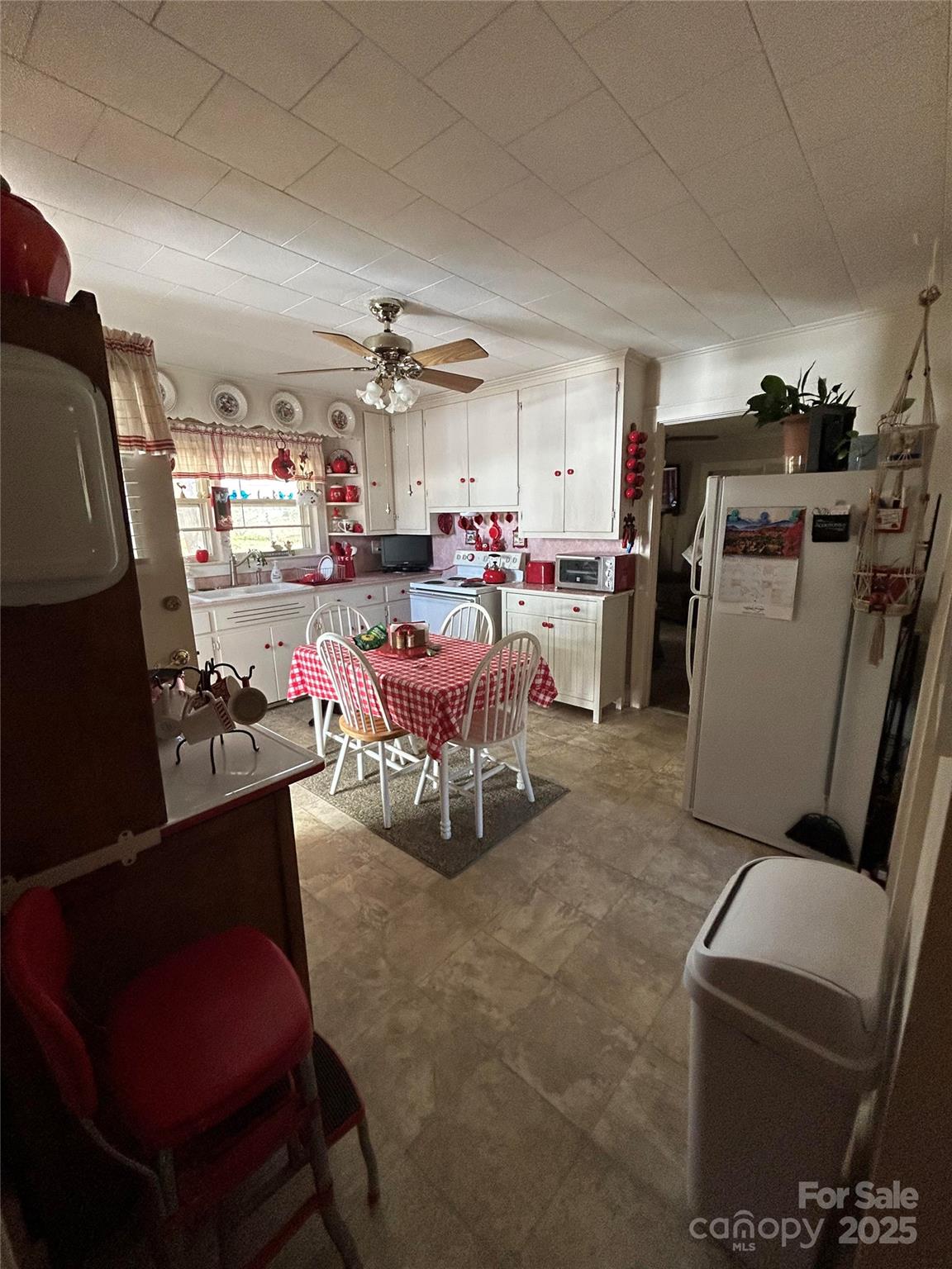 614 Smith Street Property Photo 10