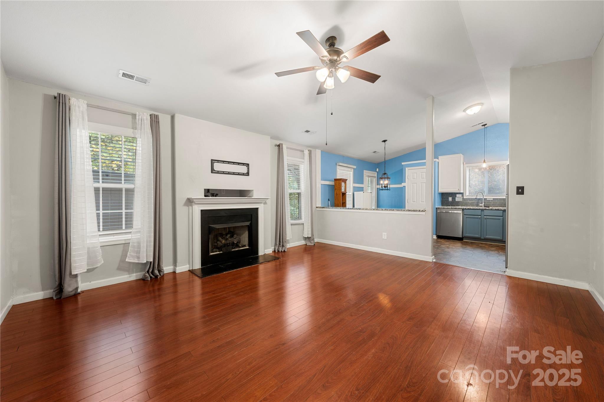 5704 Shining Oak Lane Property Photo 3