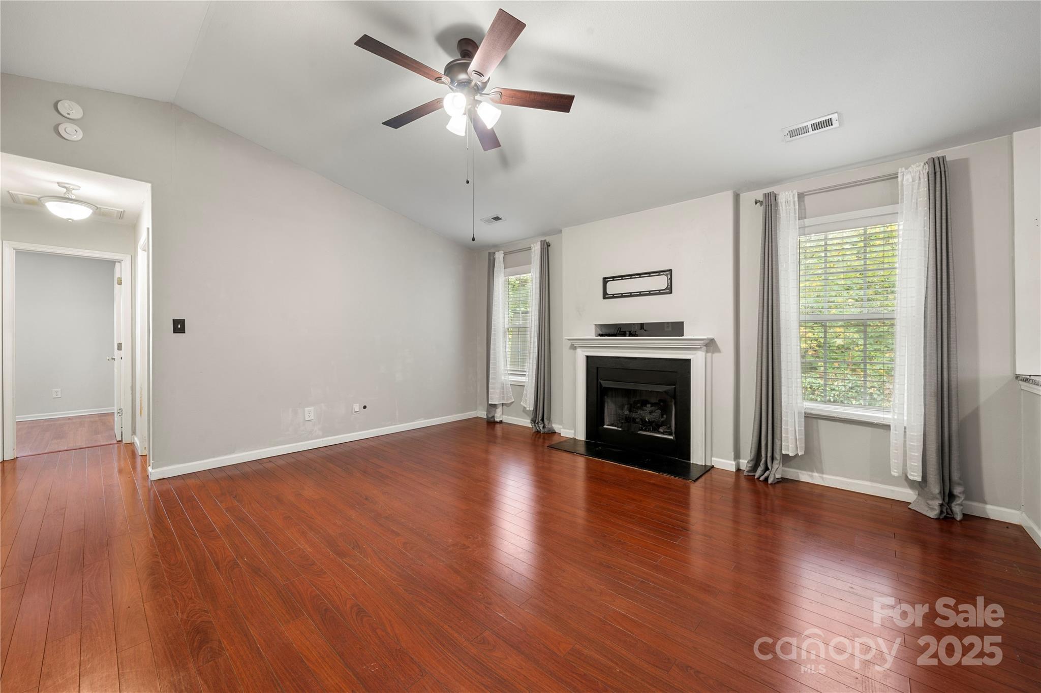 5704 Shining Oak Lane Property Photo 4