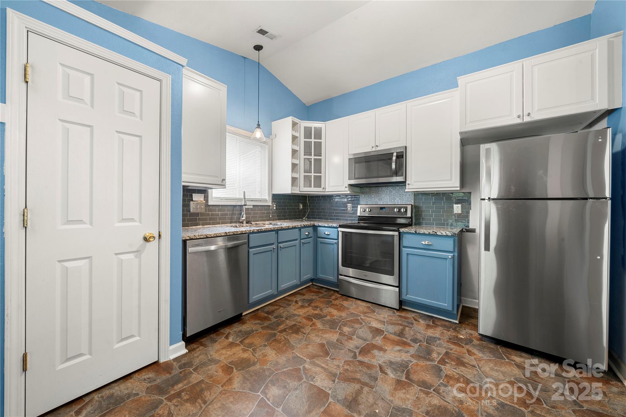 5704 Shining Oak Lane Property Photo 7