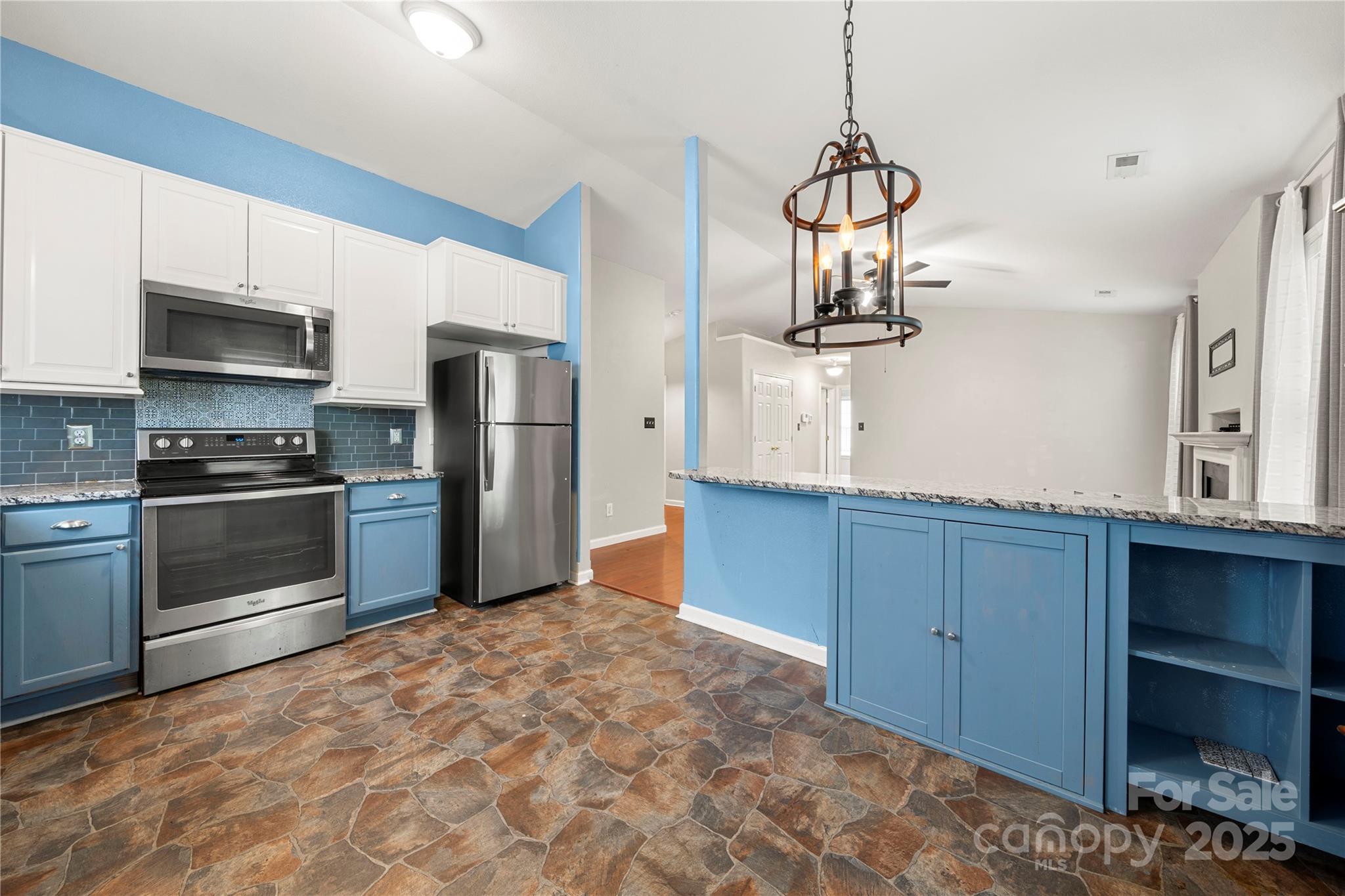 5704 Shining Oak Lane Property Photo 8