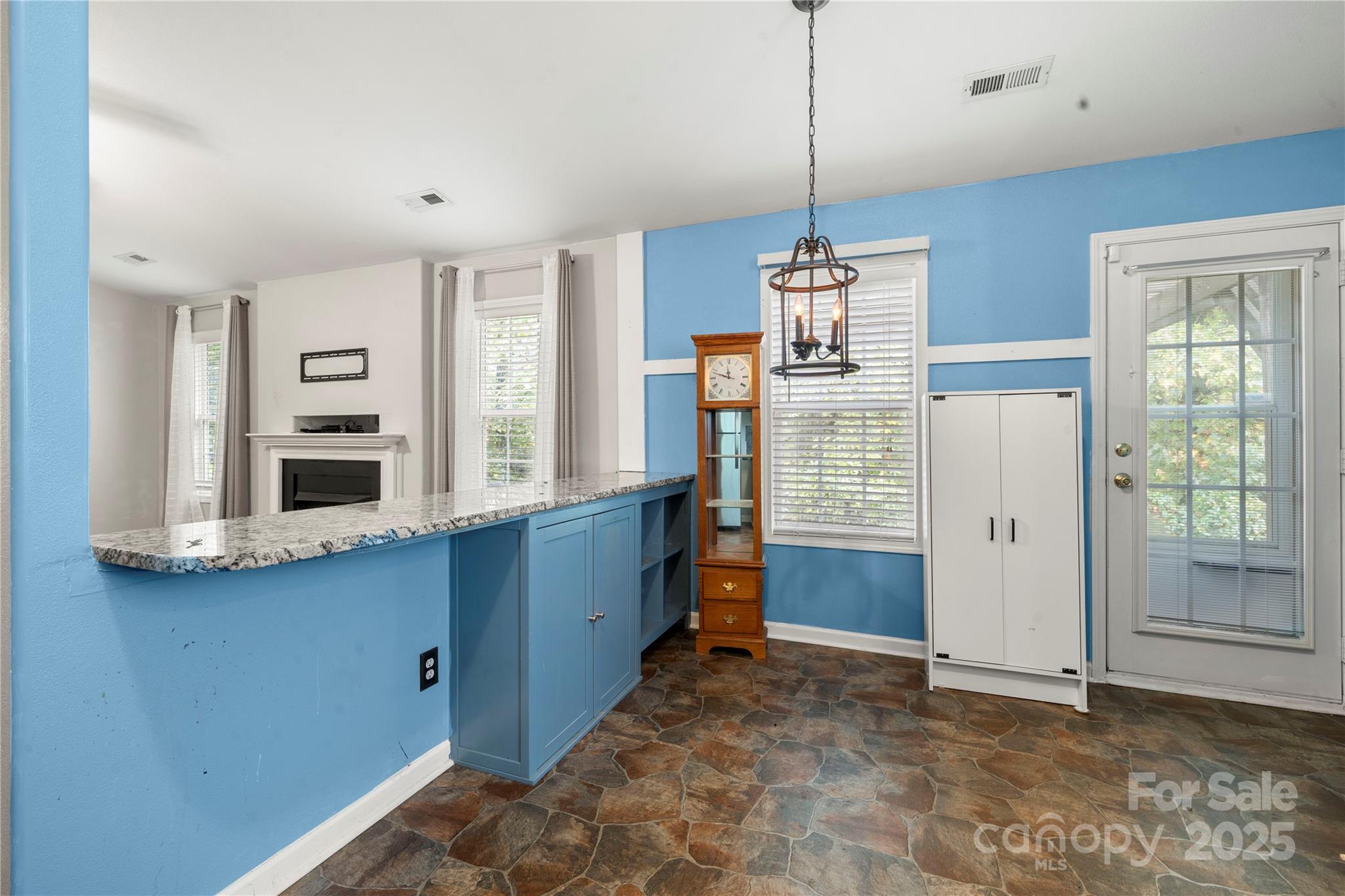 5704 Shining Oak Lane Property Photo 10