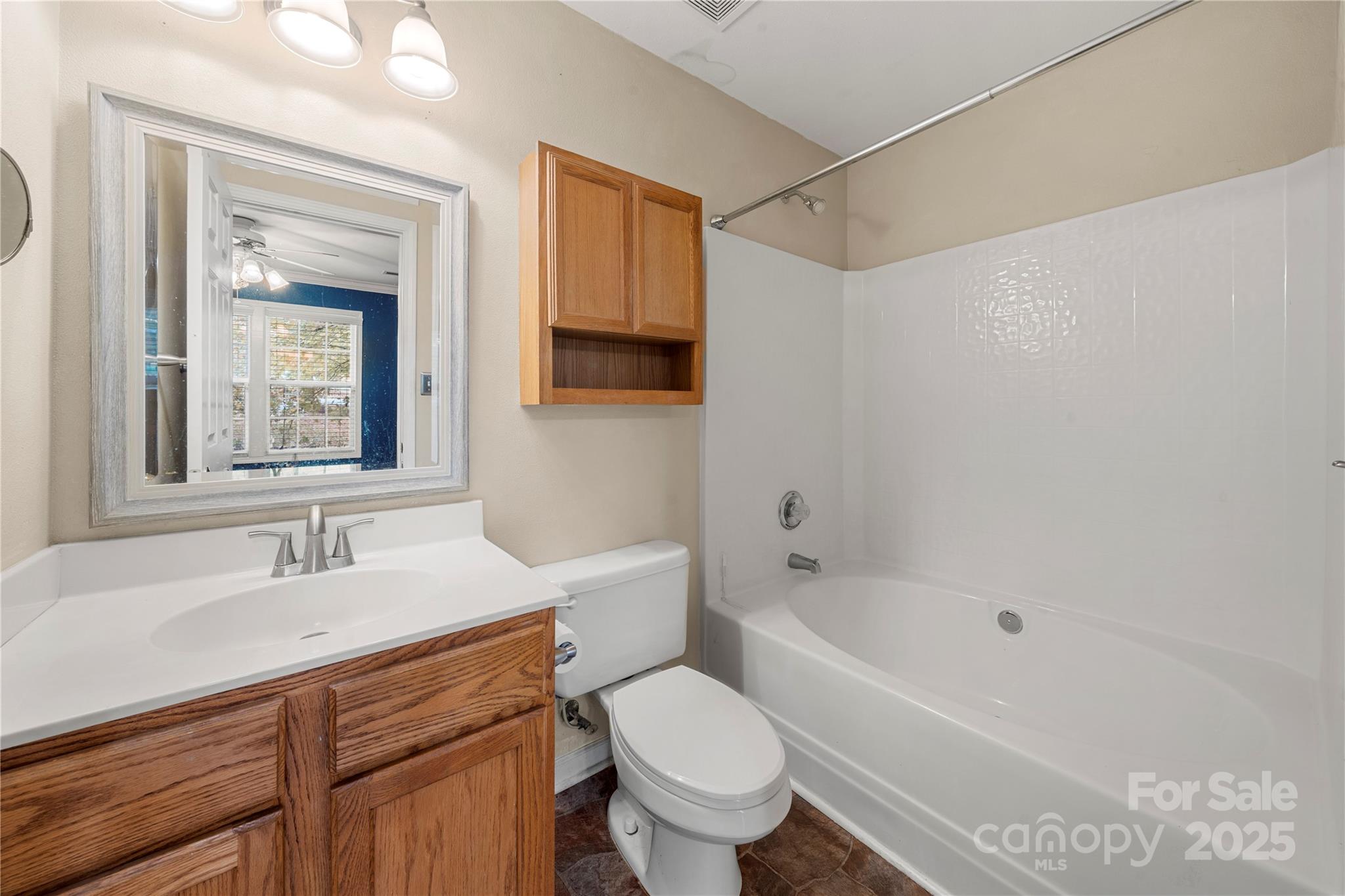 5704 Shining Oak Lane Property Photo 13