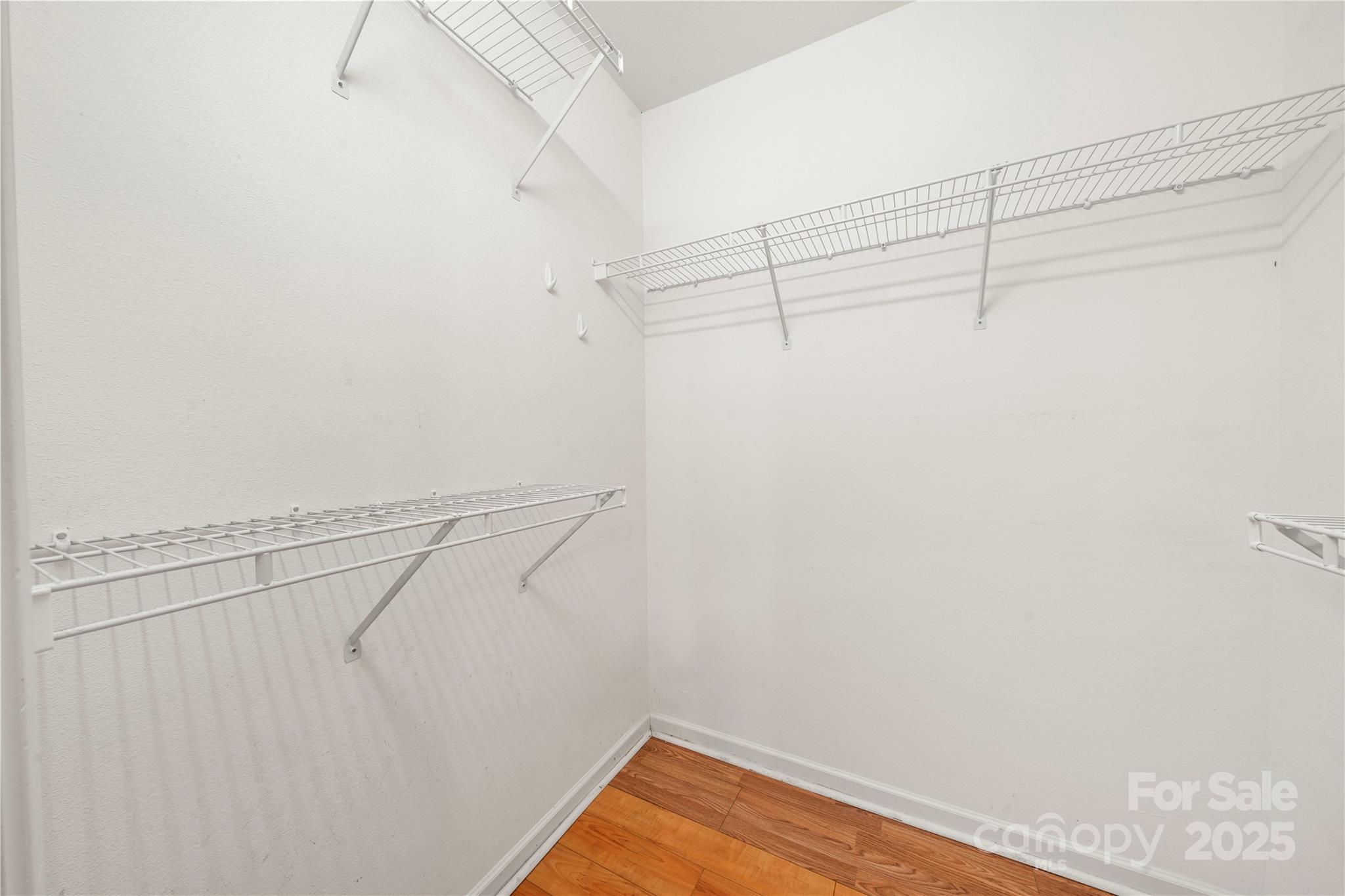 5704 Shining Oak Lane Property Photo 14