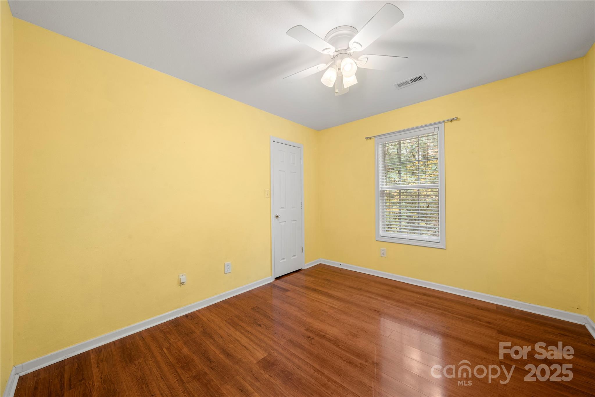 5704 Shining Oak Lane Property Photo 15