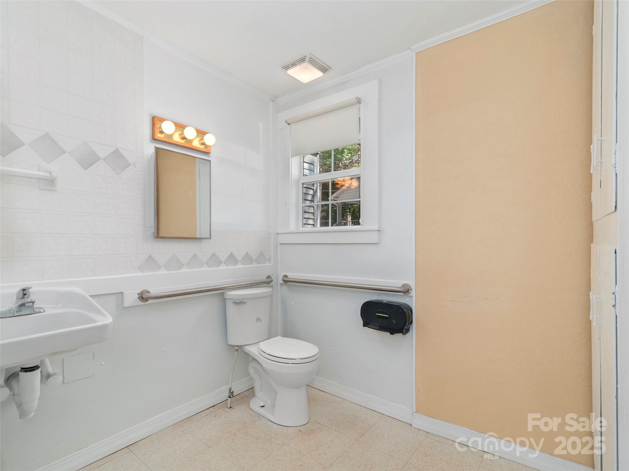 99 Walnut Street Property Photo 9