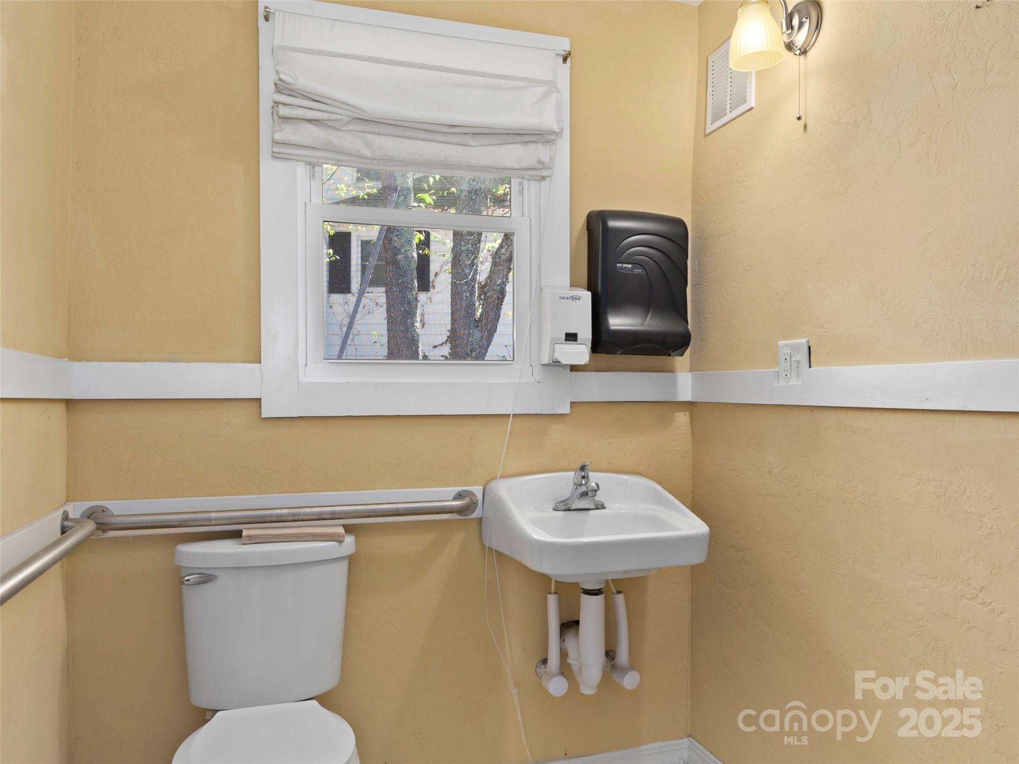 99 Walnut Street Property Photo 10