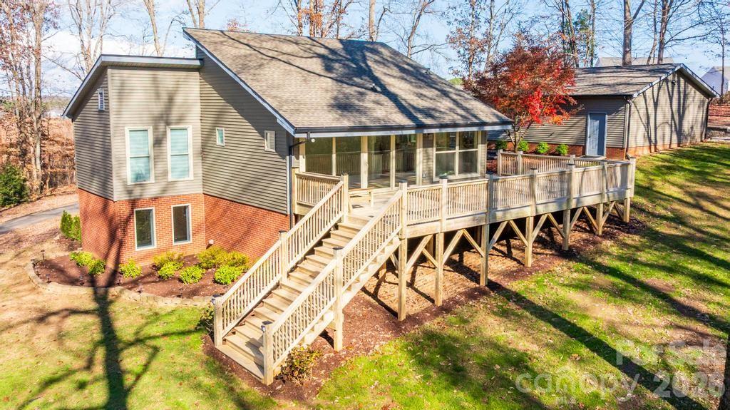 2106 Lynmore Drive Property Photo 1
