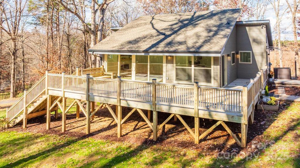 2106 Lynmore Drive Property Photo 2