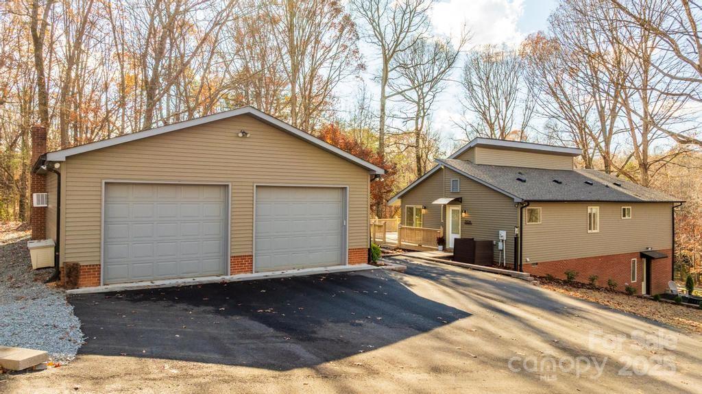 2106 Lynmore Drive Property Photo 4