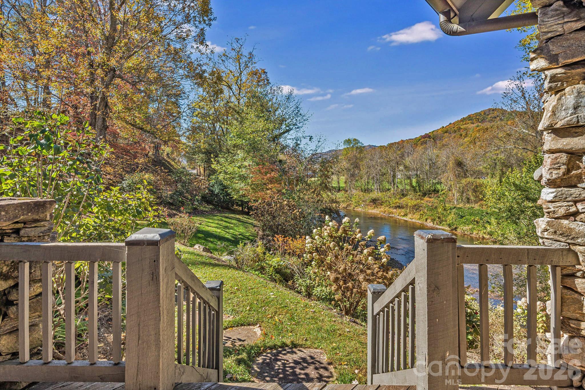 99 Thistle Ridge Property Photo 6