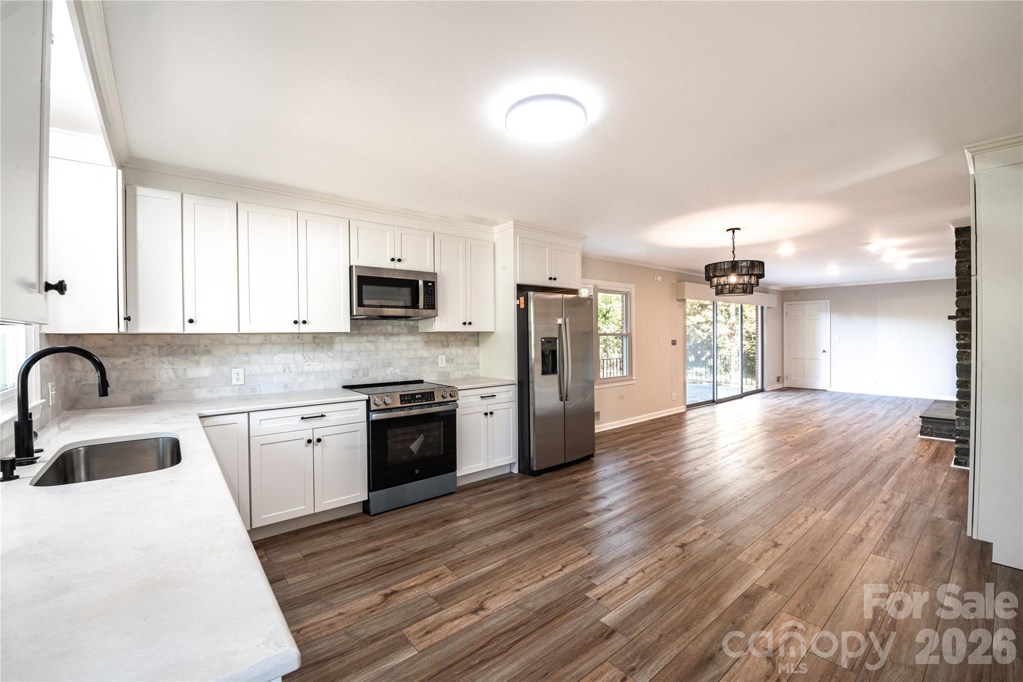 719 Avondale Avenue Property Photo 8