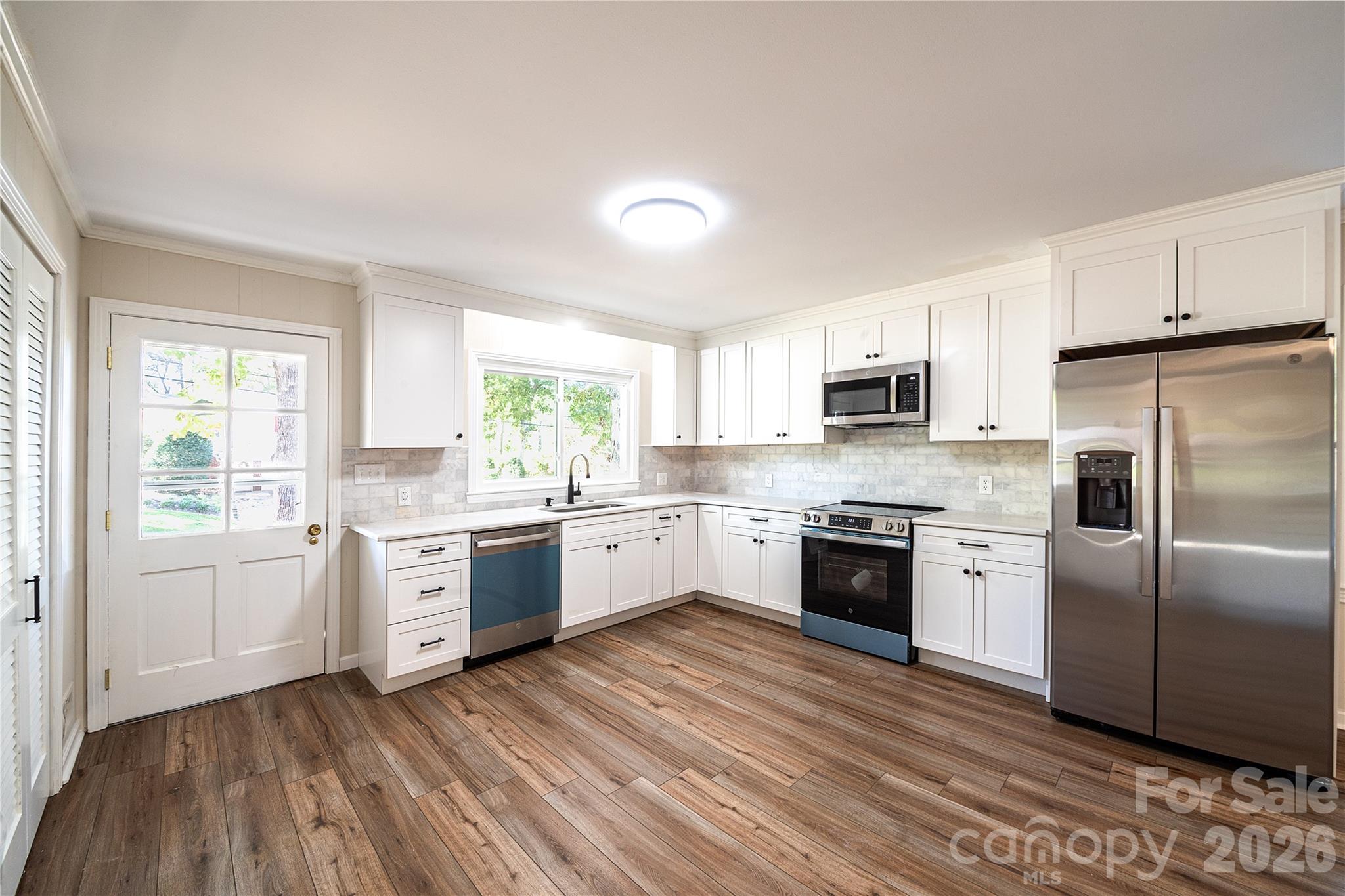 719 Avondale Avenue Property Photo 10