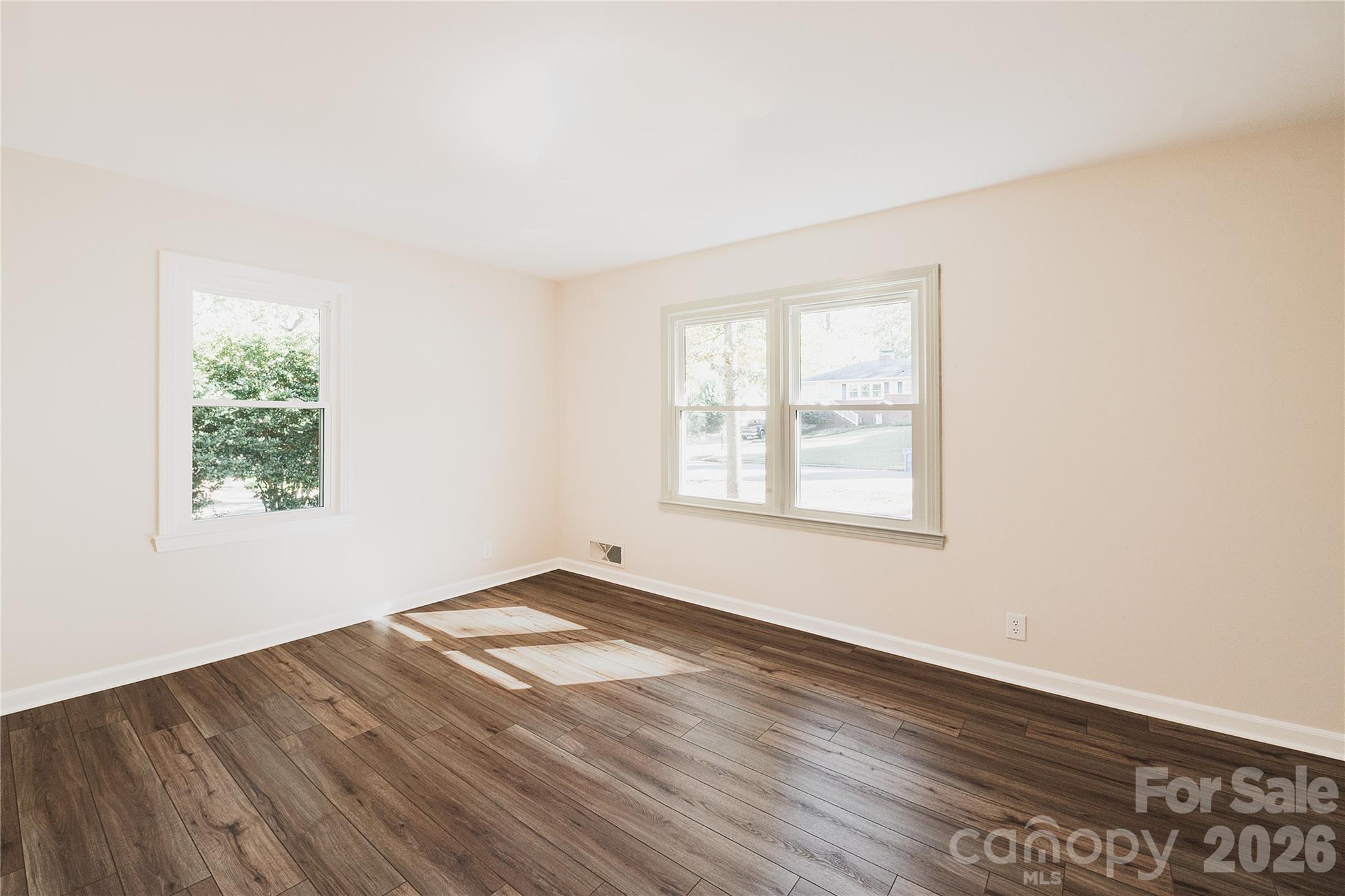 719 Avondale Avenue Property Photo 31