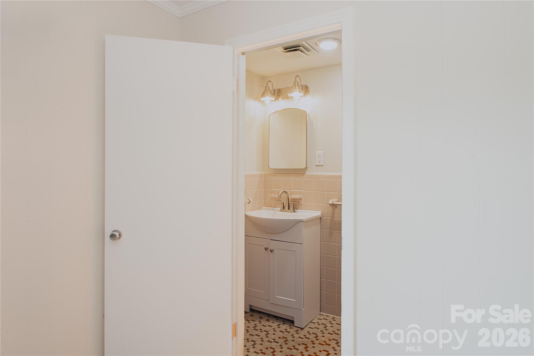 719 Avondale Avenue Property Photo 34