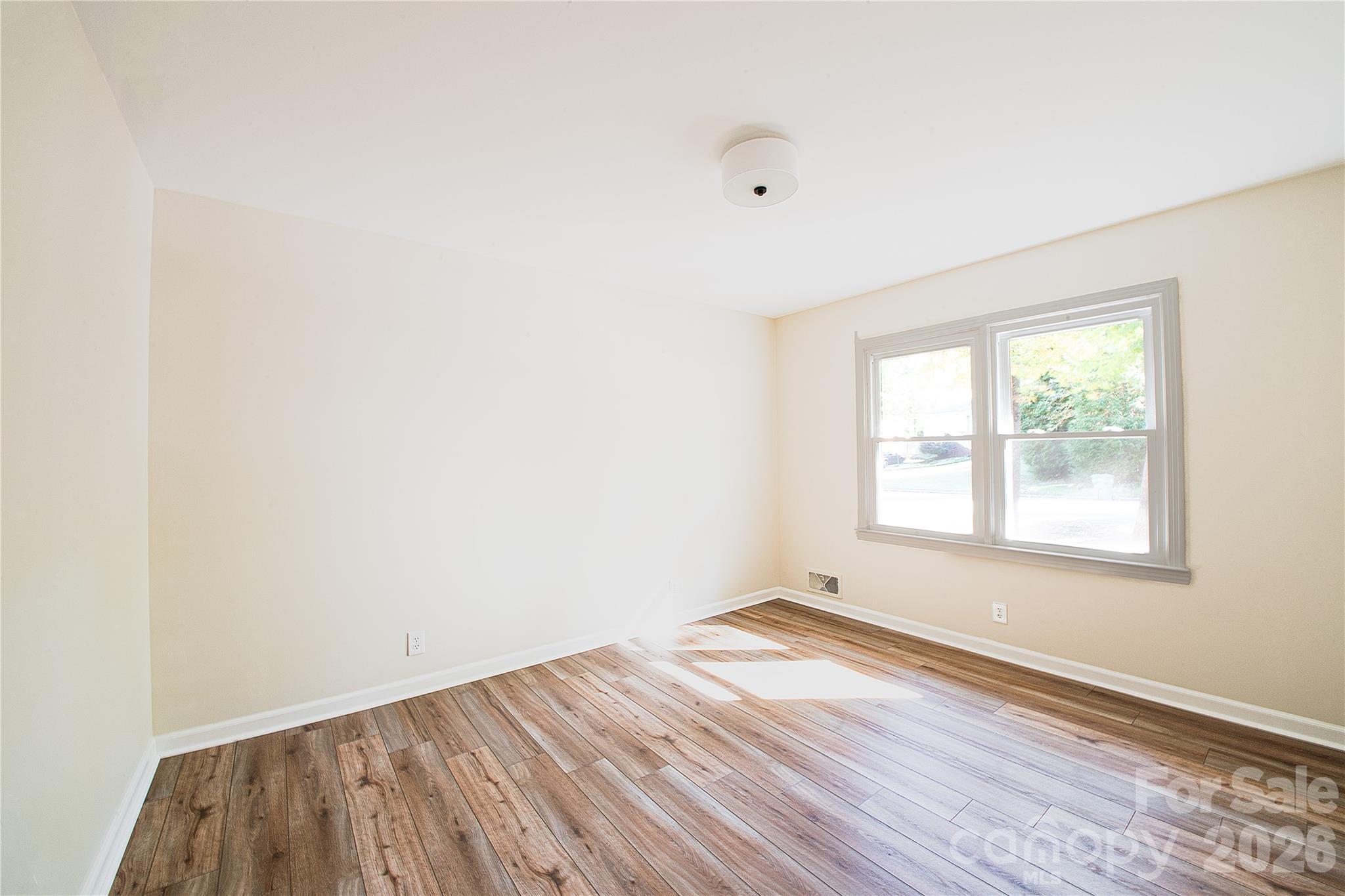 719 Avondale Avenue Property Photo 38