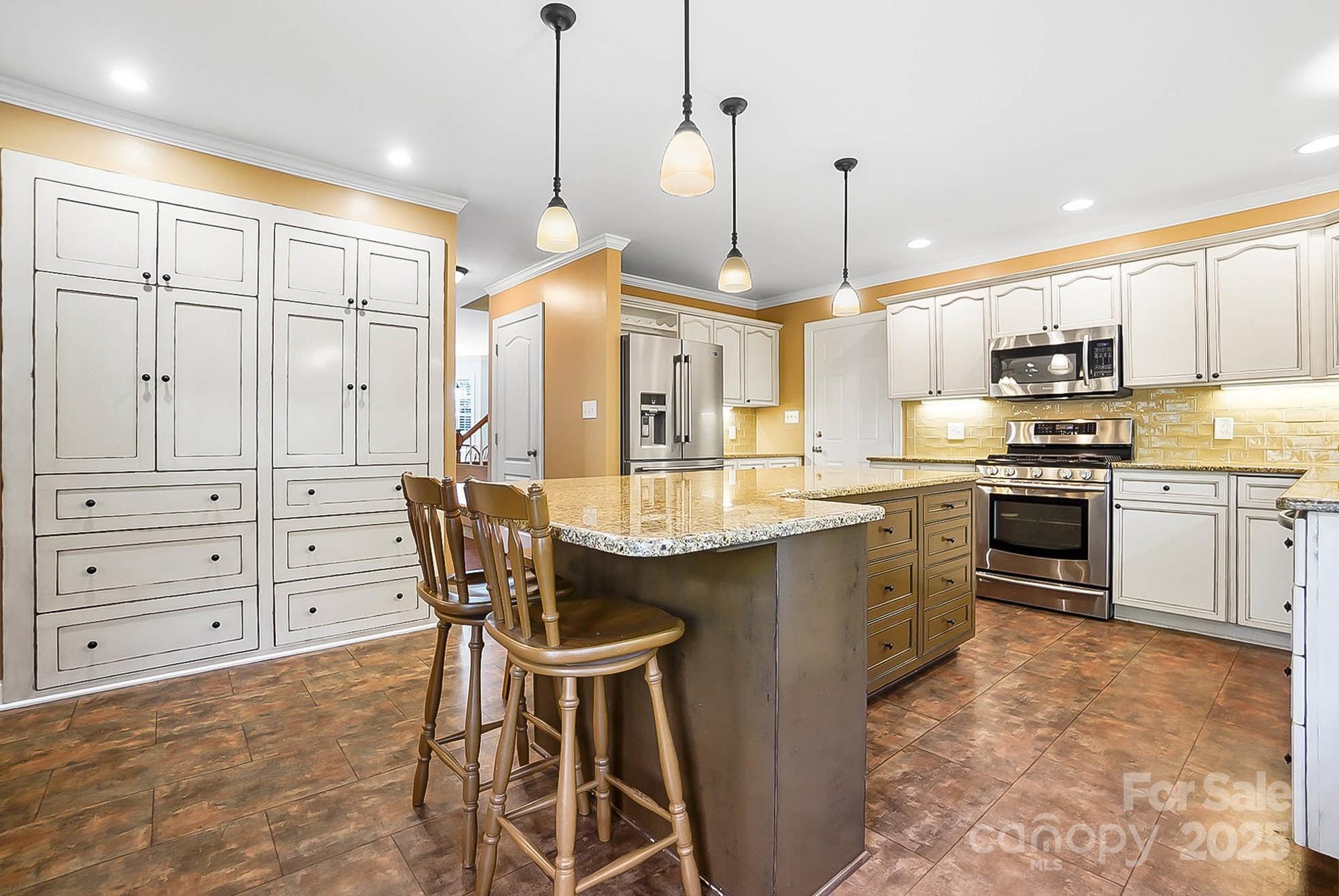 7933 Coral Ridge Drive Property Photo 8