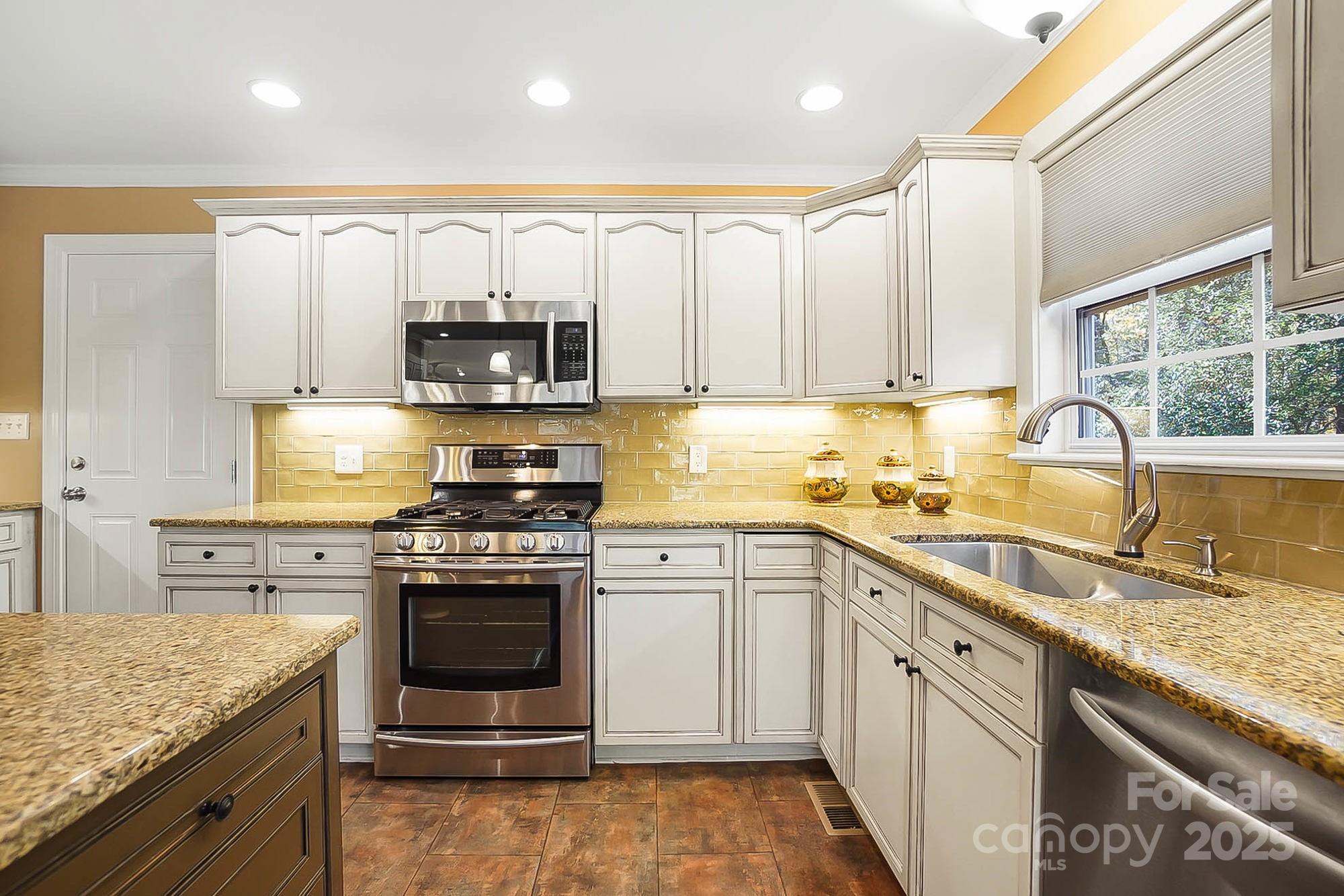 7933 Coral Ridge Drive Property Photo 13