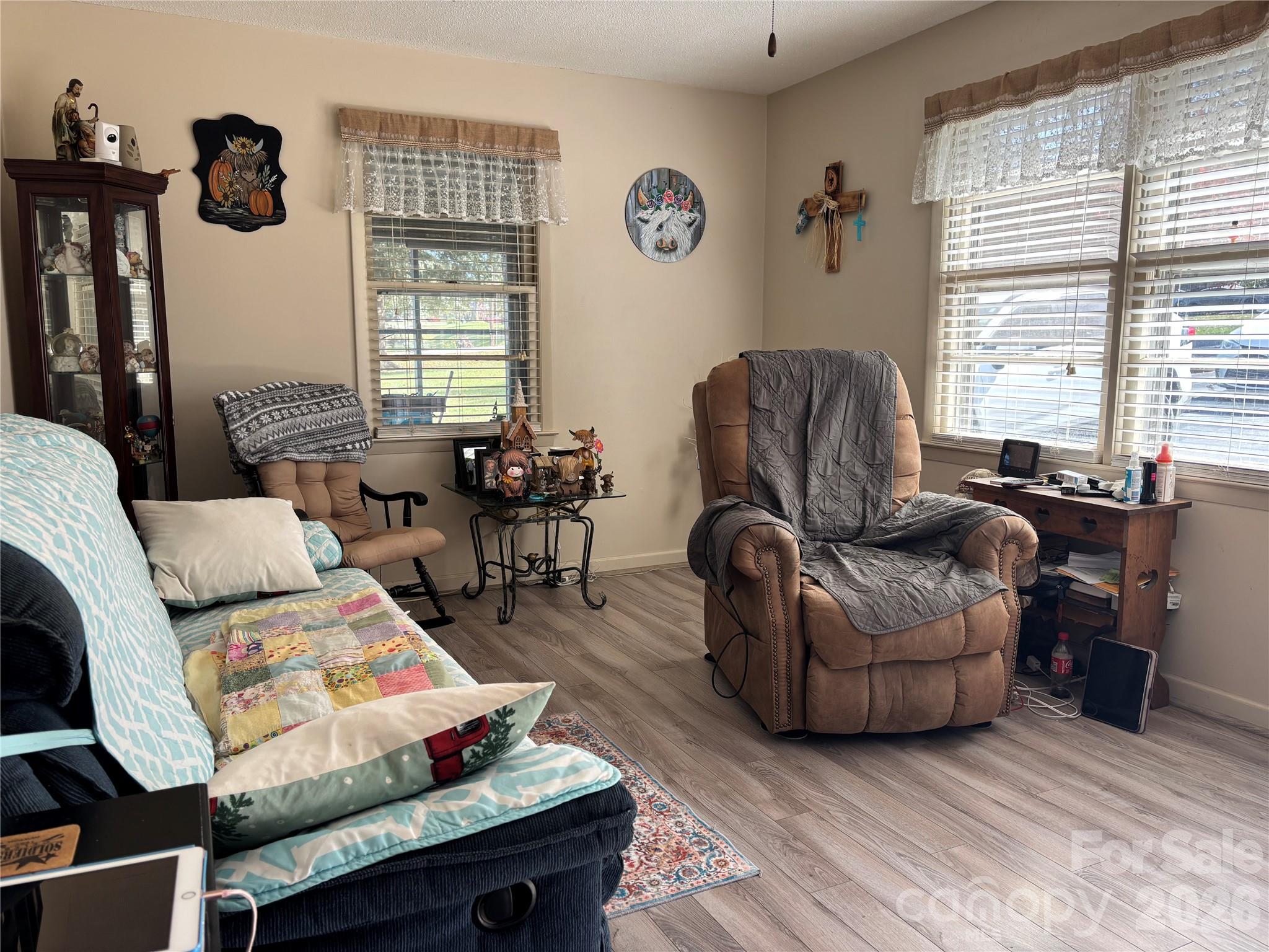 1954 Villa Drive Property Photo 6
