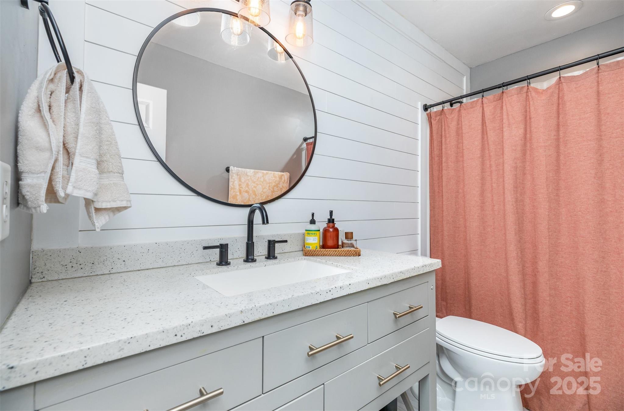 2111 Genesis Drive Property Photo 3