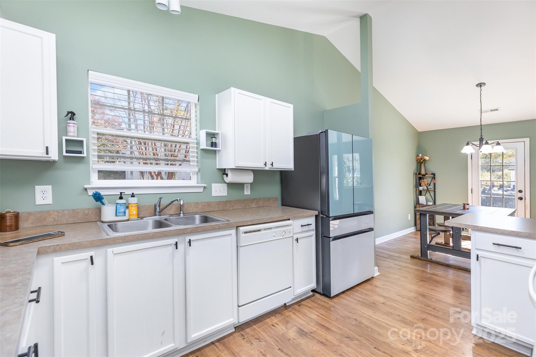 2111 Genesis Drive Property Photo 12