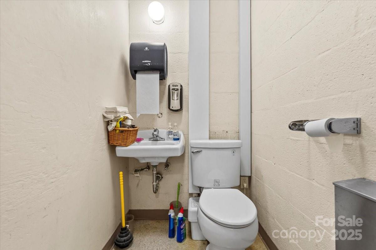 704 N Cannon Boulevard Property Photo 31