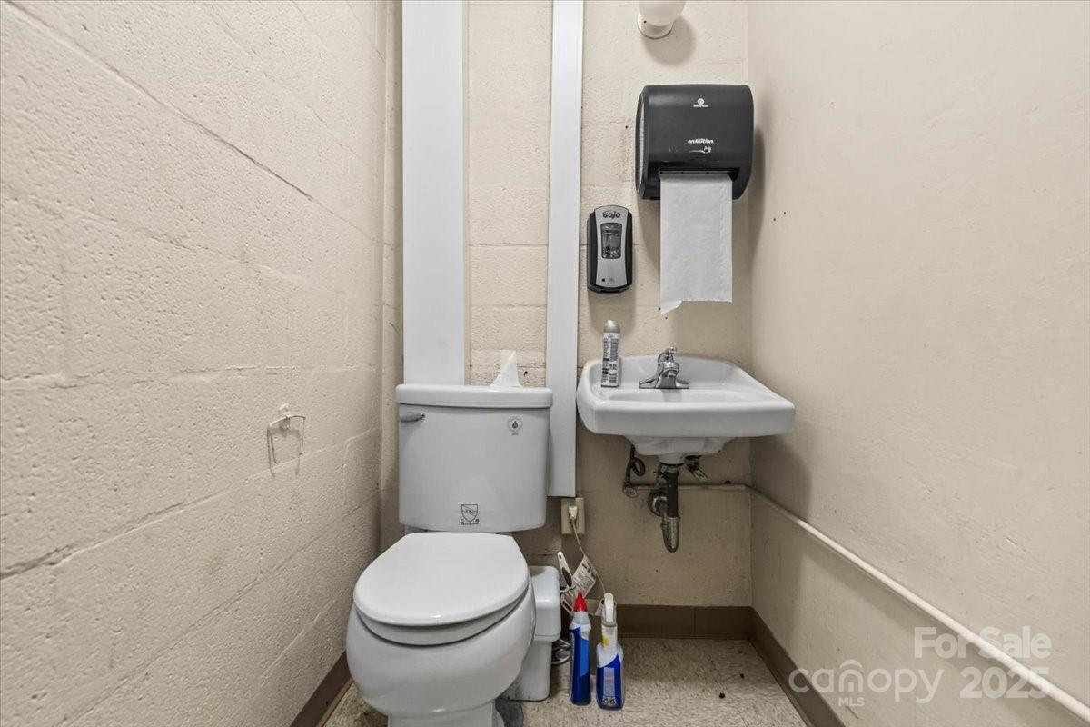 704 N Cannon Boulevard Property Photo 32
