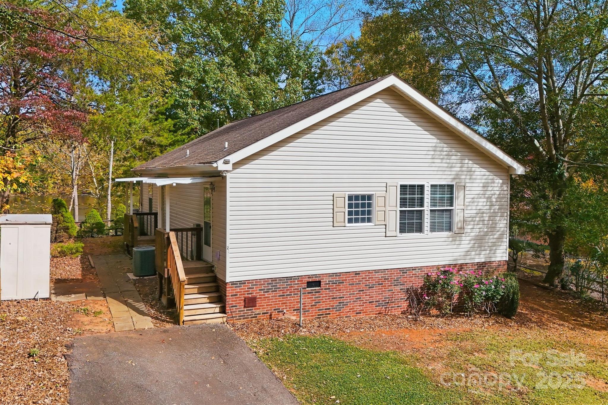4247 Laurel Hill Road Property Photo 2