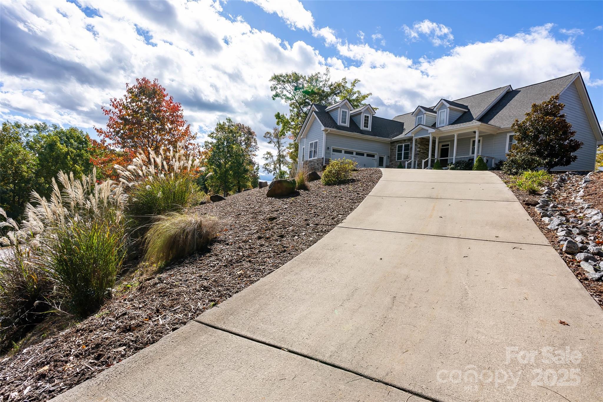 735 Bills Mountain Trail Property Photo 2