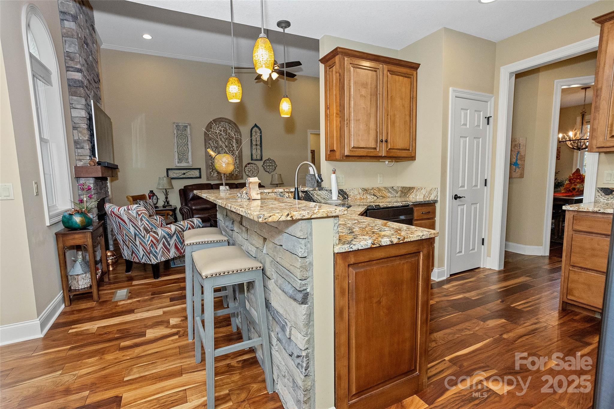 735 Bills Mountain Trail Property Photo 12