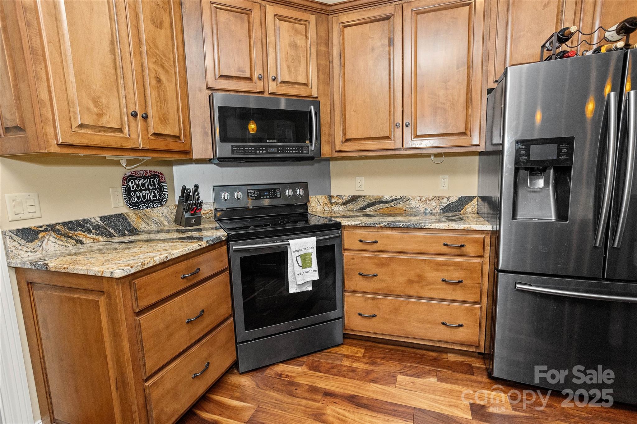 735 Bills Mountain Trail Property Photo 14