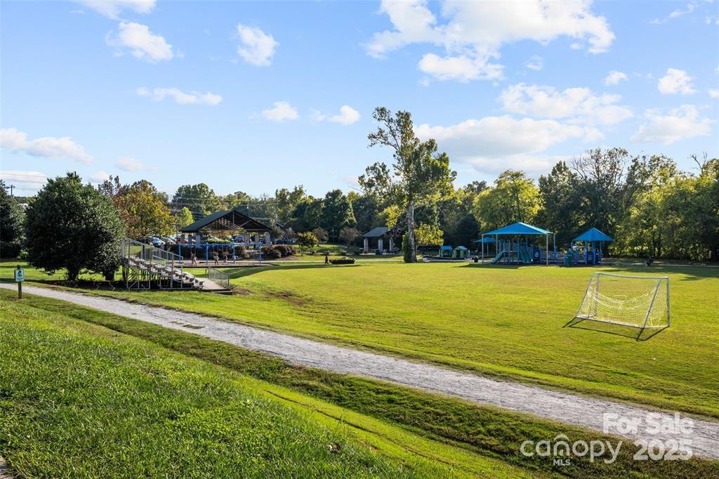 115 Red Bud Place Property Photo 36