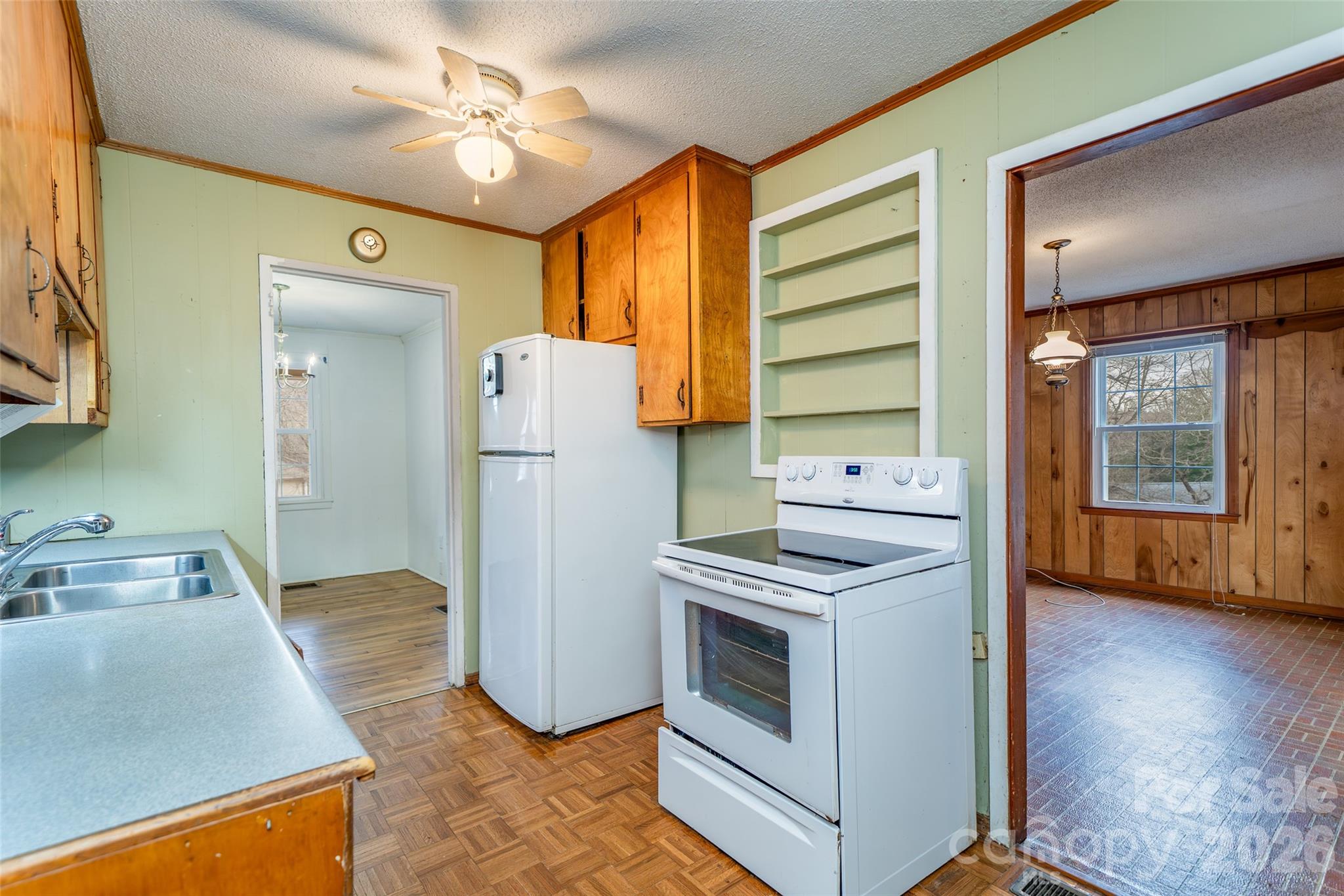 52 E Miller Street Property Photo 7