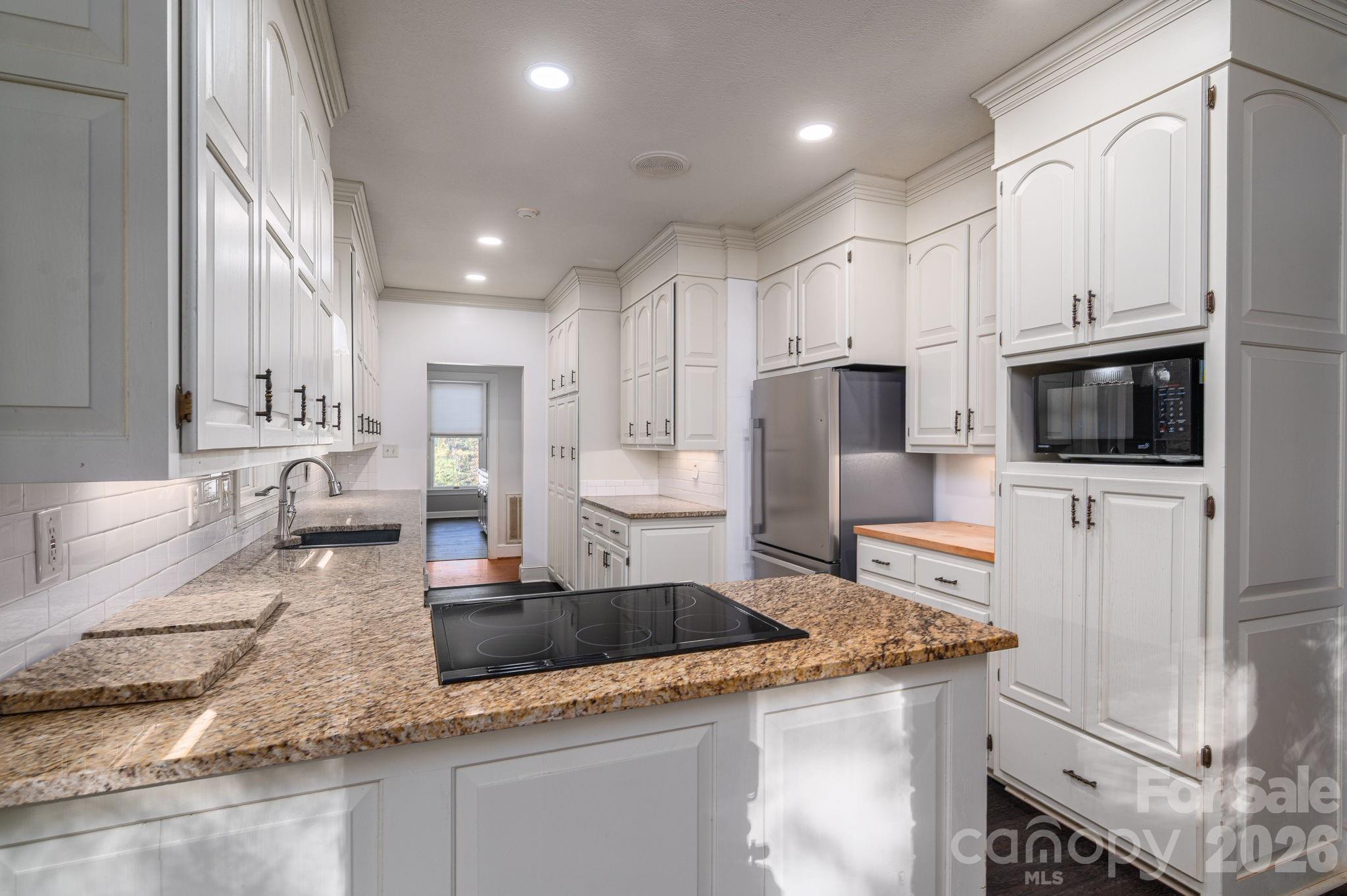 208 Hollow Road Property Photo 11
