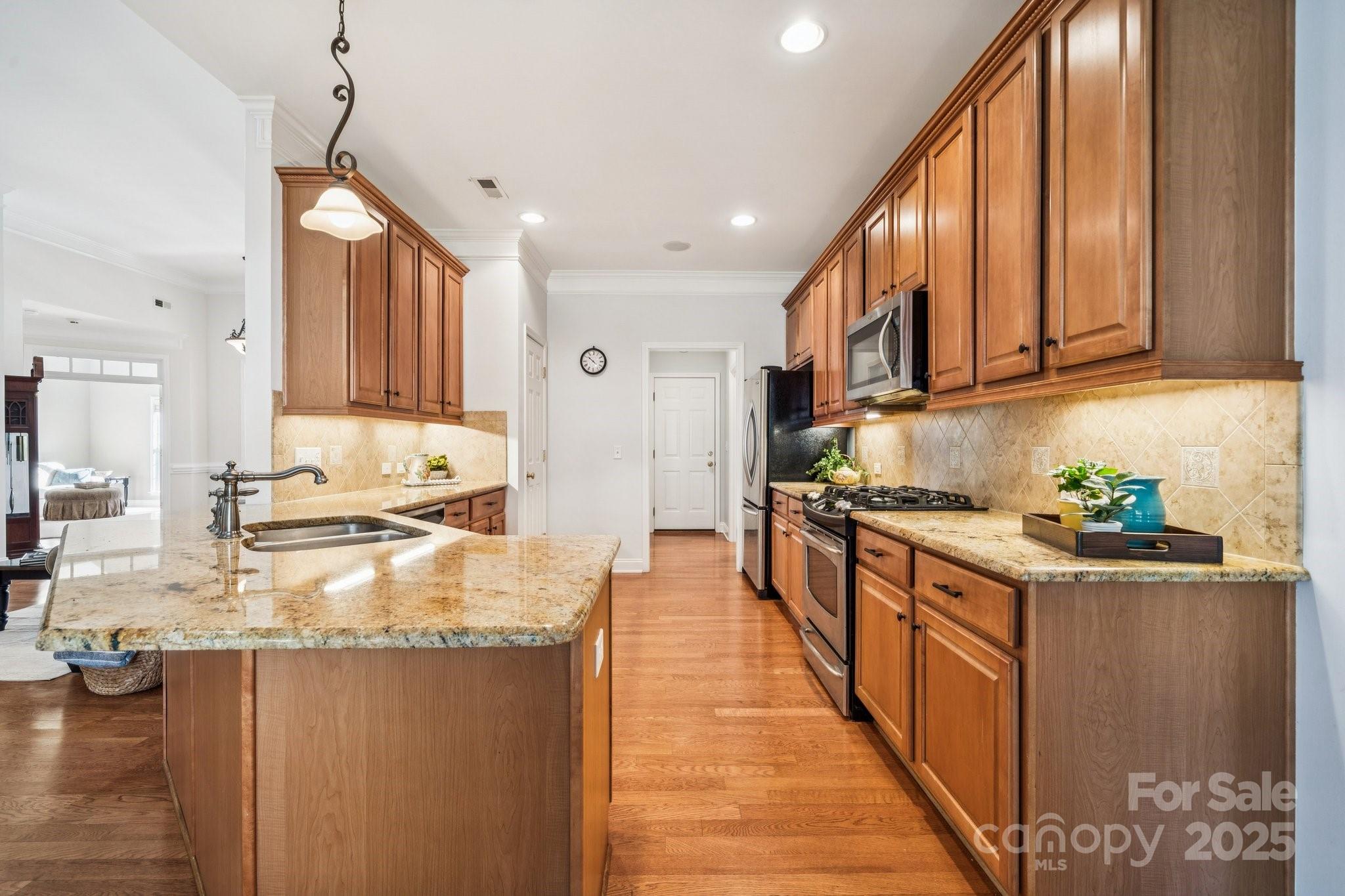 120 Elizabeth Hearth Road 93 Property Photo 6