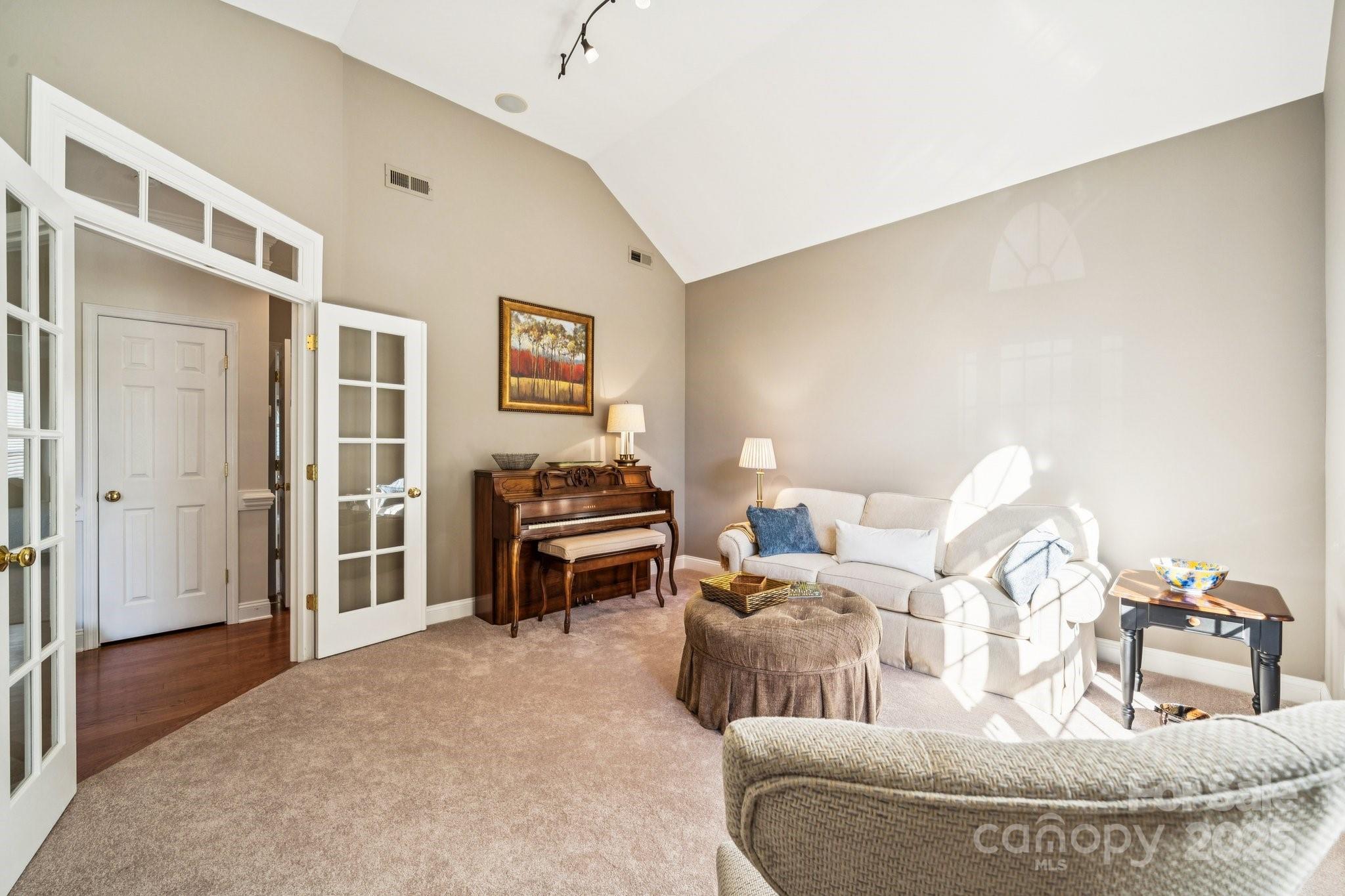 120 Elizabeth Hearth Road 93 Property Photo 8