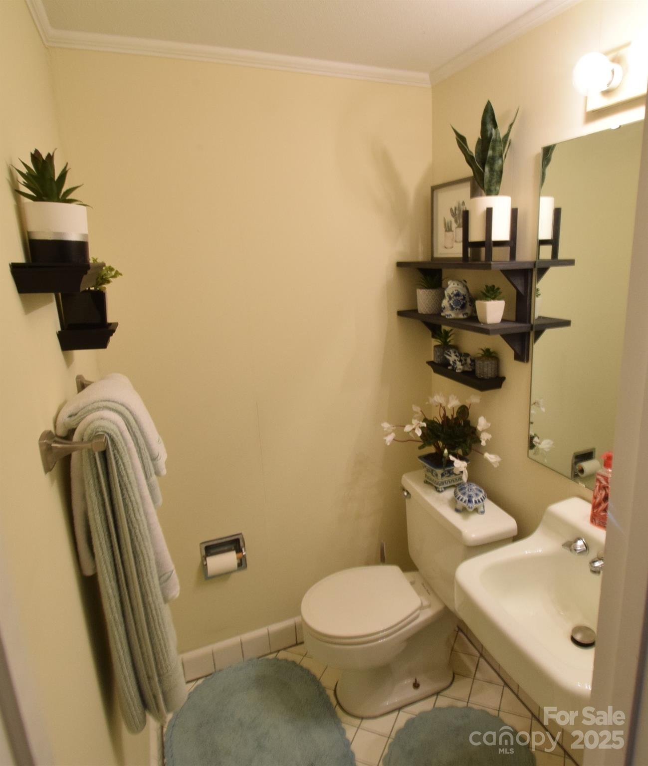 623 S New Hope Road 13 Property Photo 8