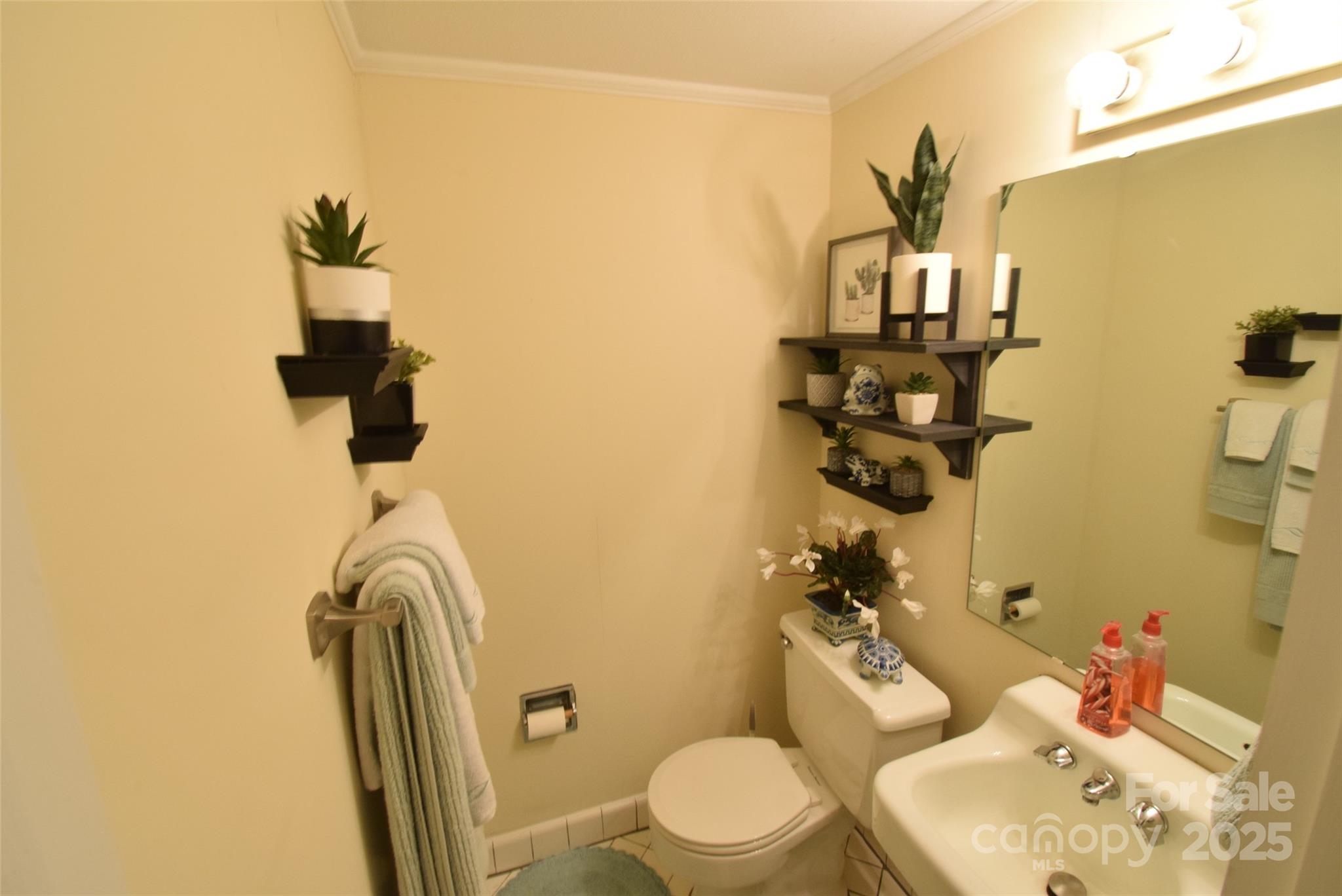 623 S New Hope Road 13 Property Photo 9