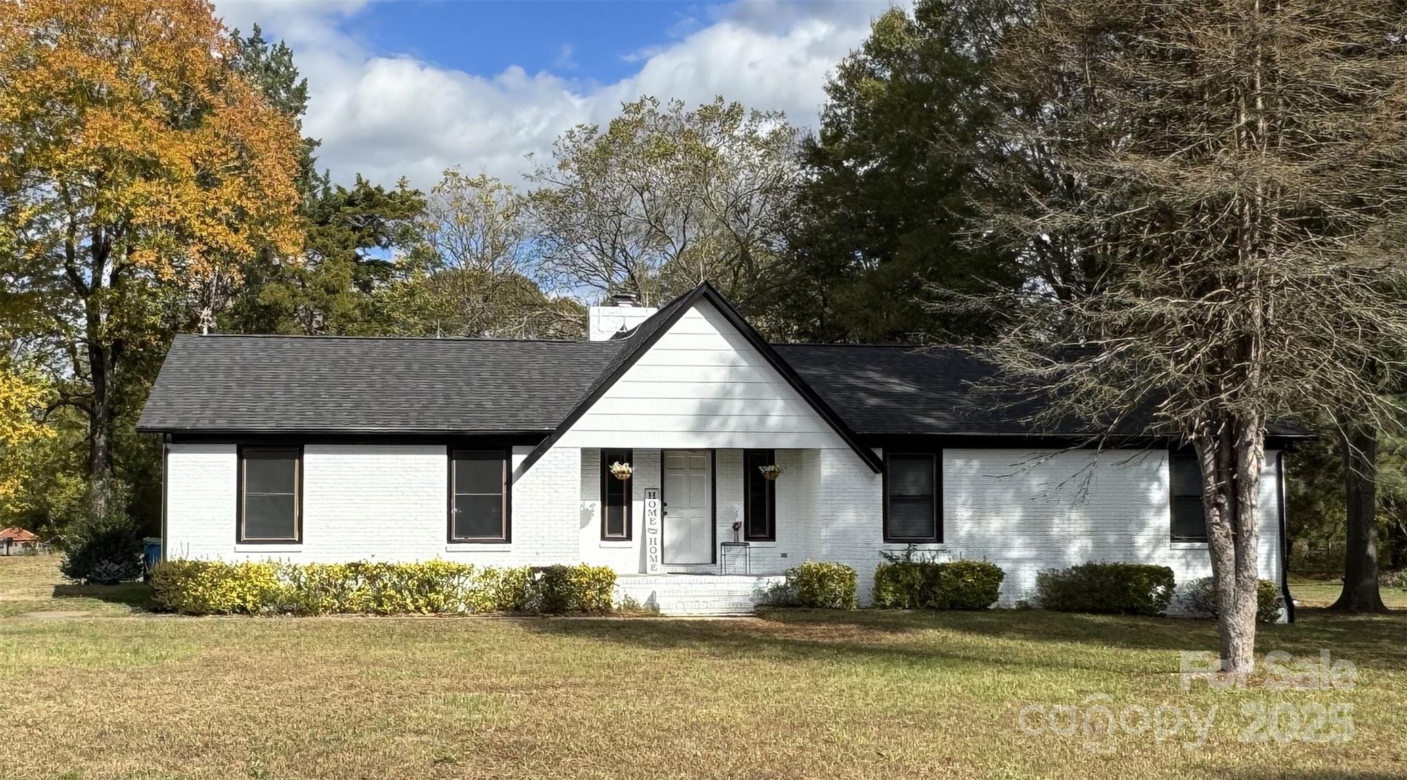 425 Acorn Oaks Drive Property Photo 1