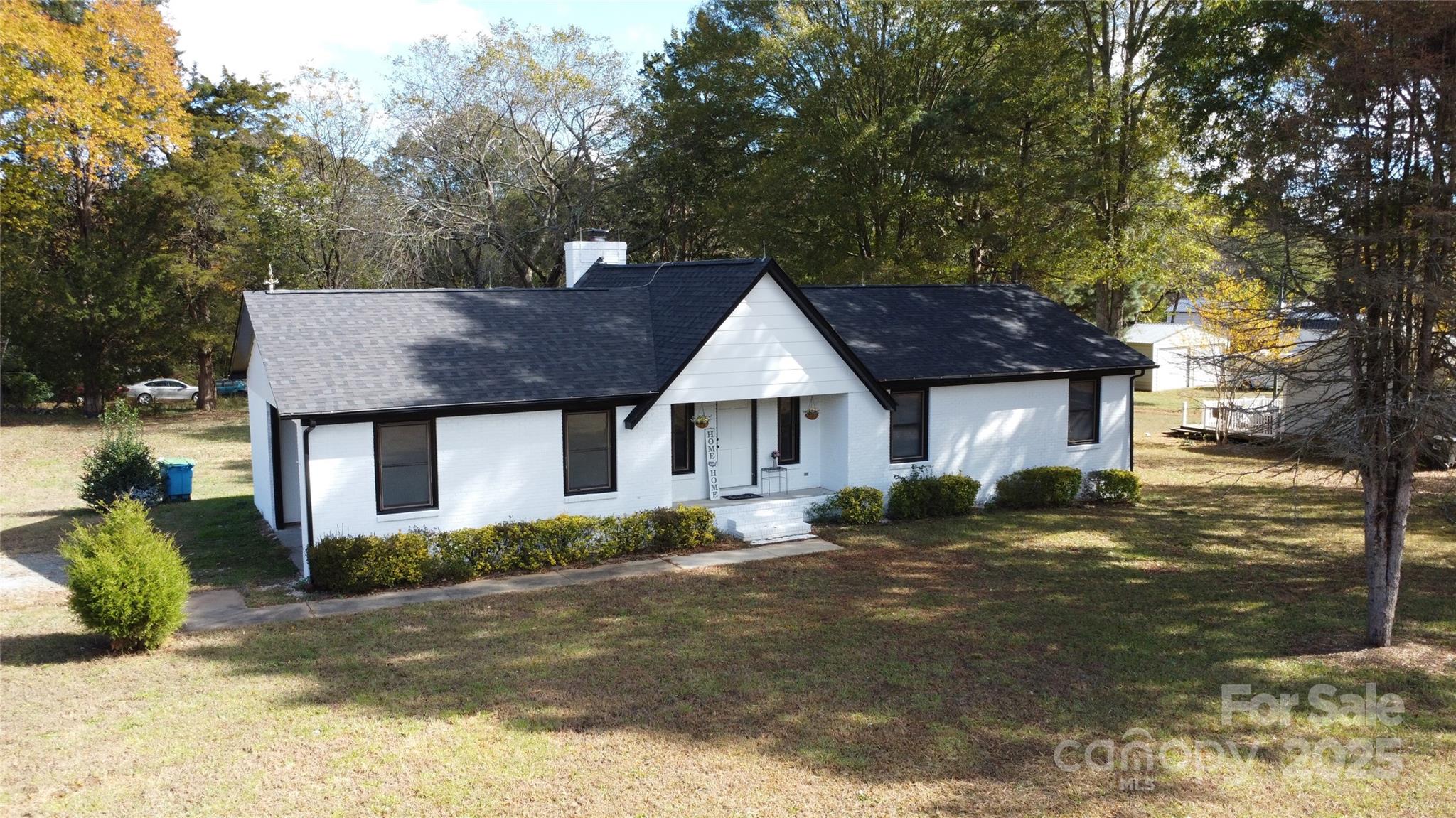 425 Acorn Oaks Drive Property Photo 5