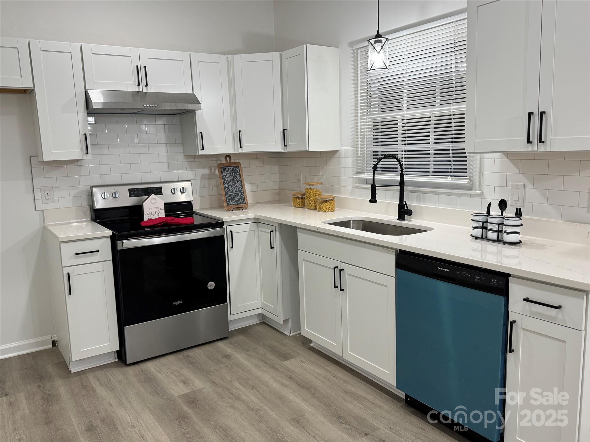 425 Acorn Oaks Drive Property Photo 6