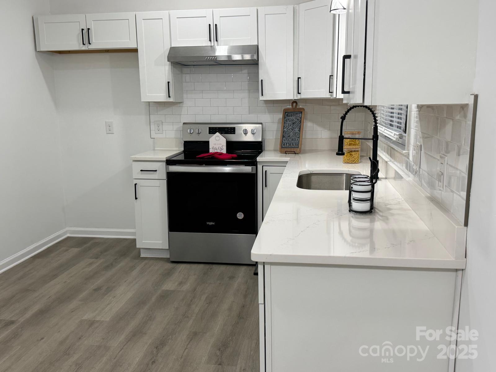 425 Acorn Oaks Drive Property Photo 8